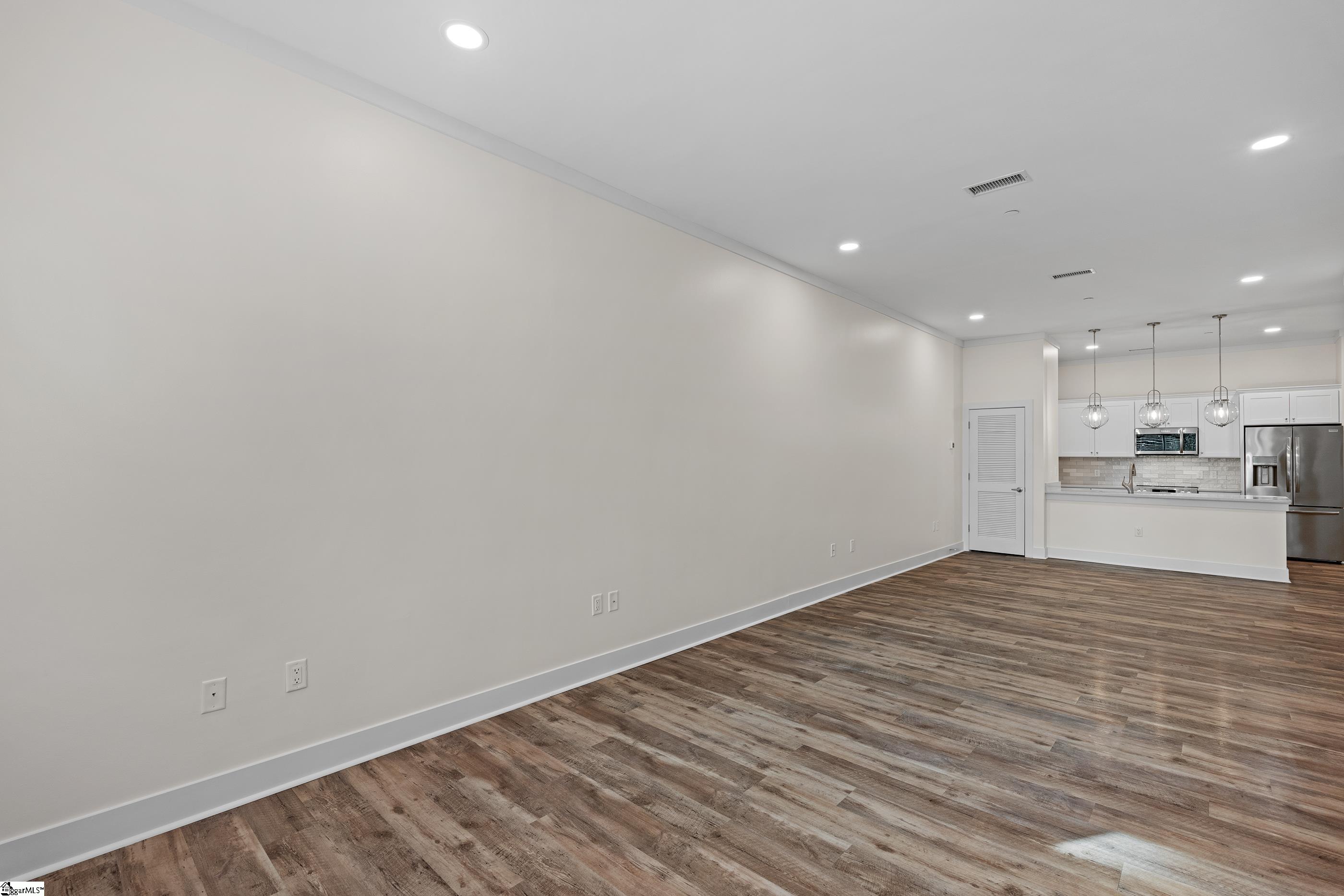 98 E Mcbee Avenue Property Photo 18