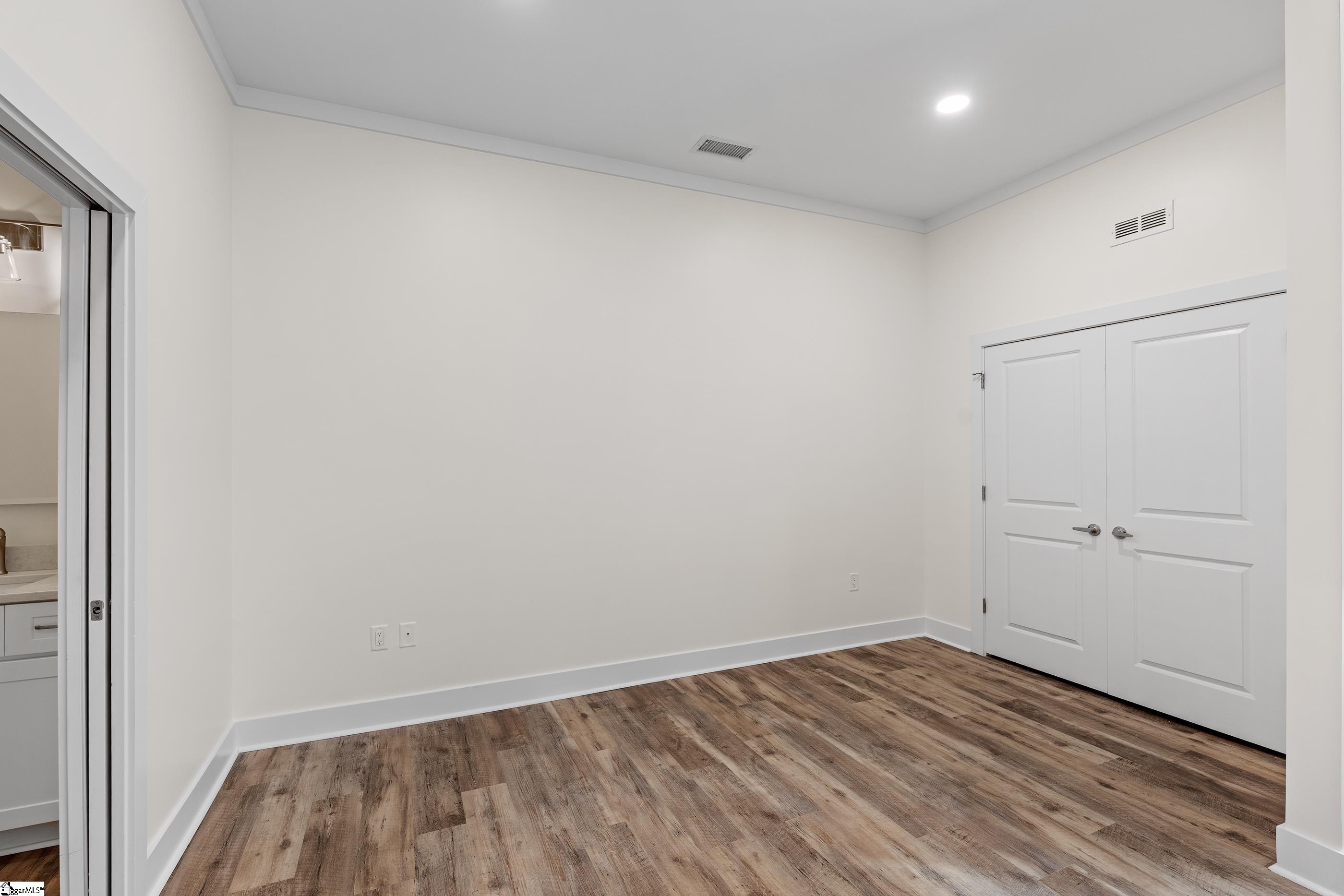 98 E Mcbee Avenue Property Photo 19