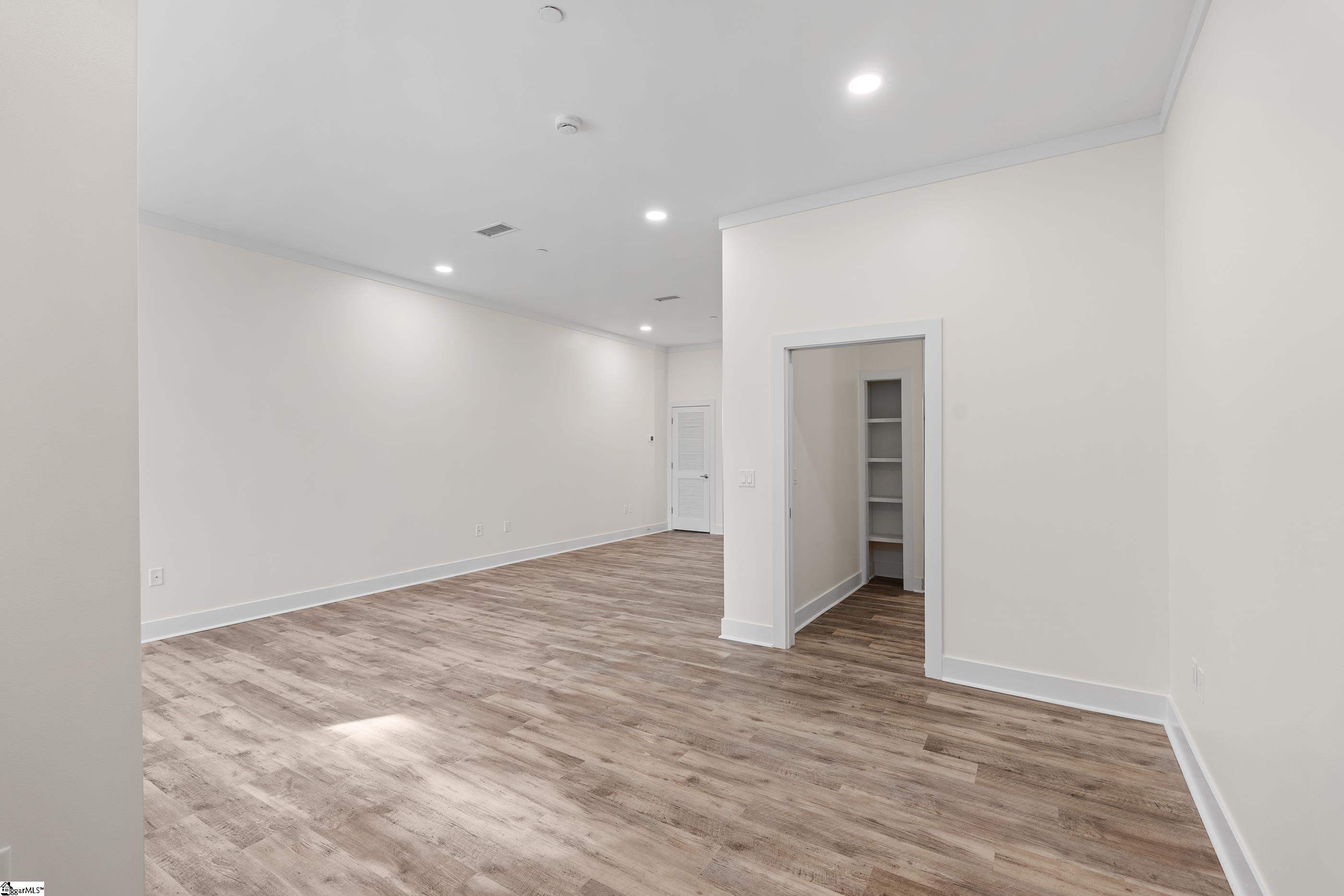 98 E Mcbee Avenue Property Photo 20