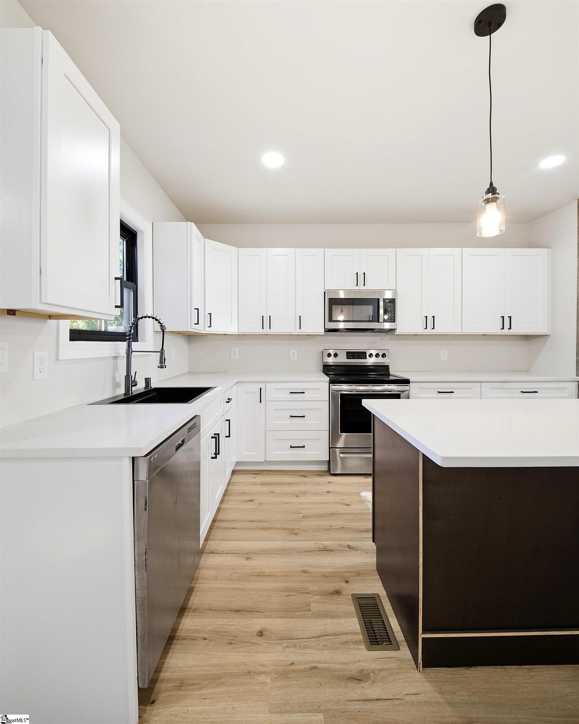 2 3rd Street Property Photo 14