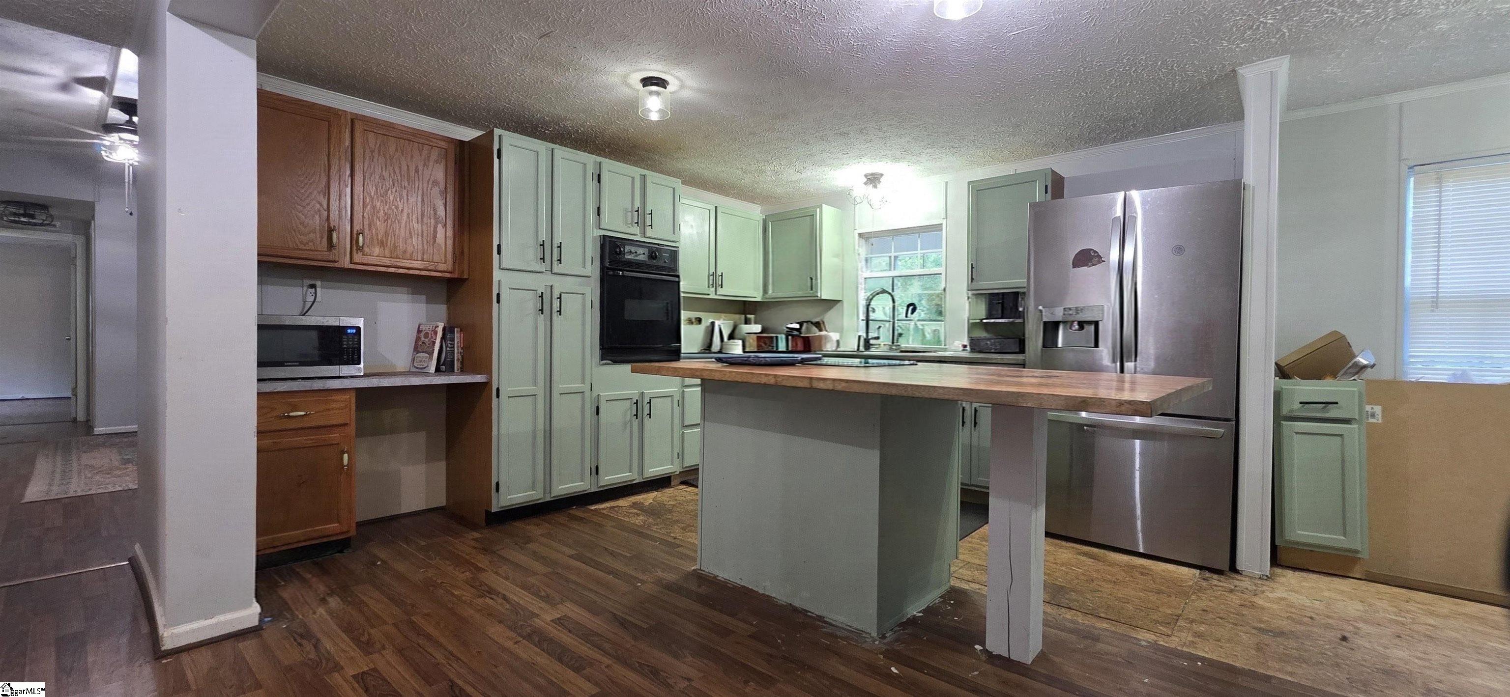 179 Finley Road Property Photo 9