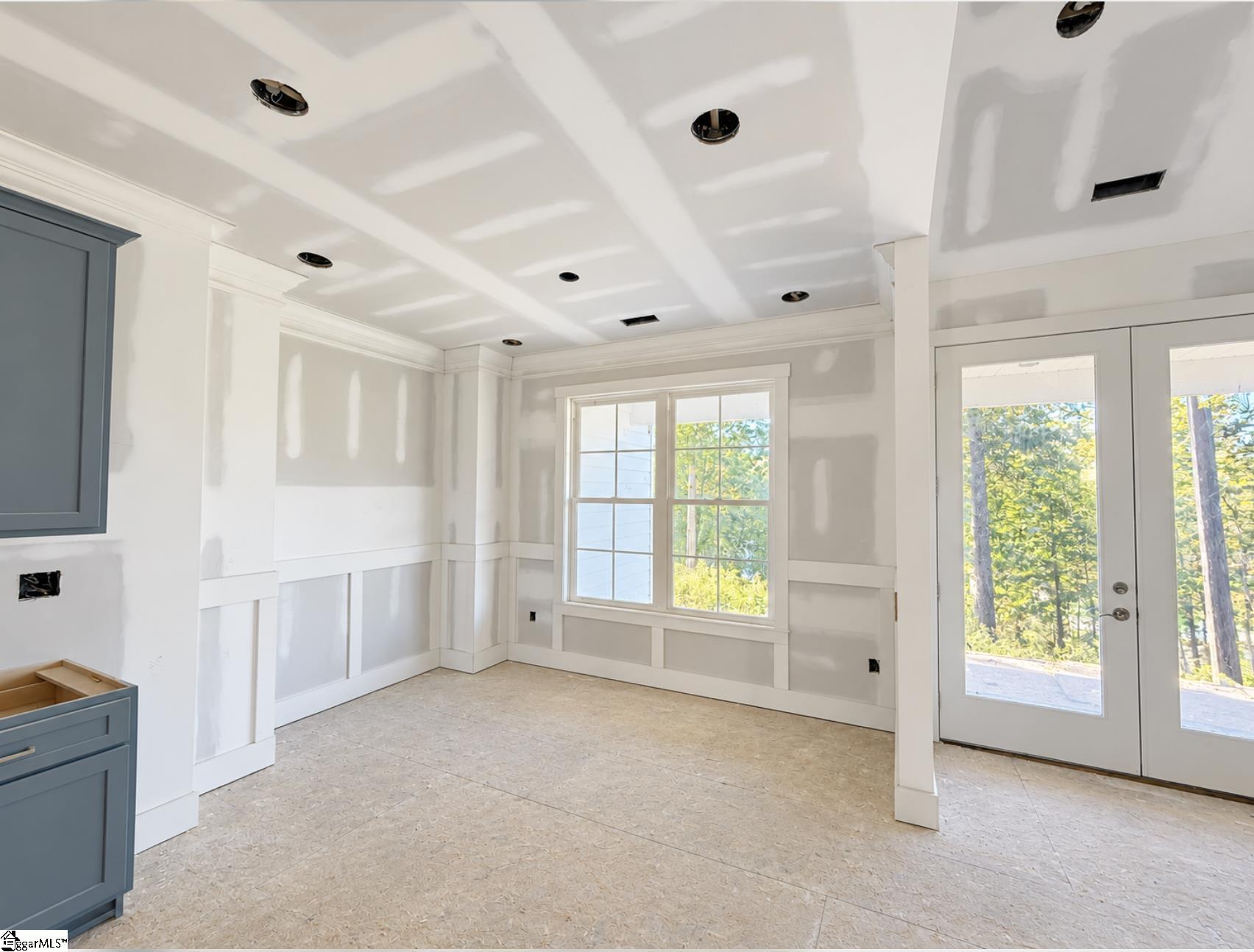 924 Falling Waters Lane Property Photo 5