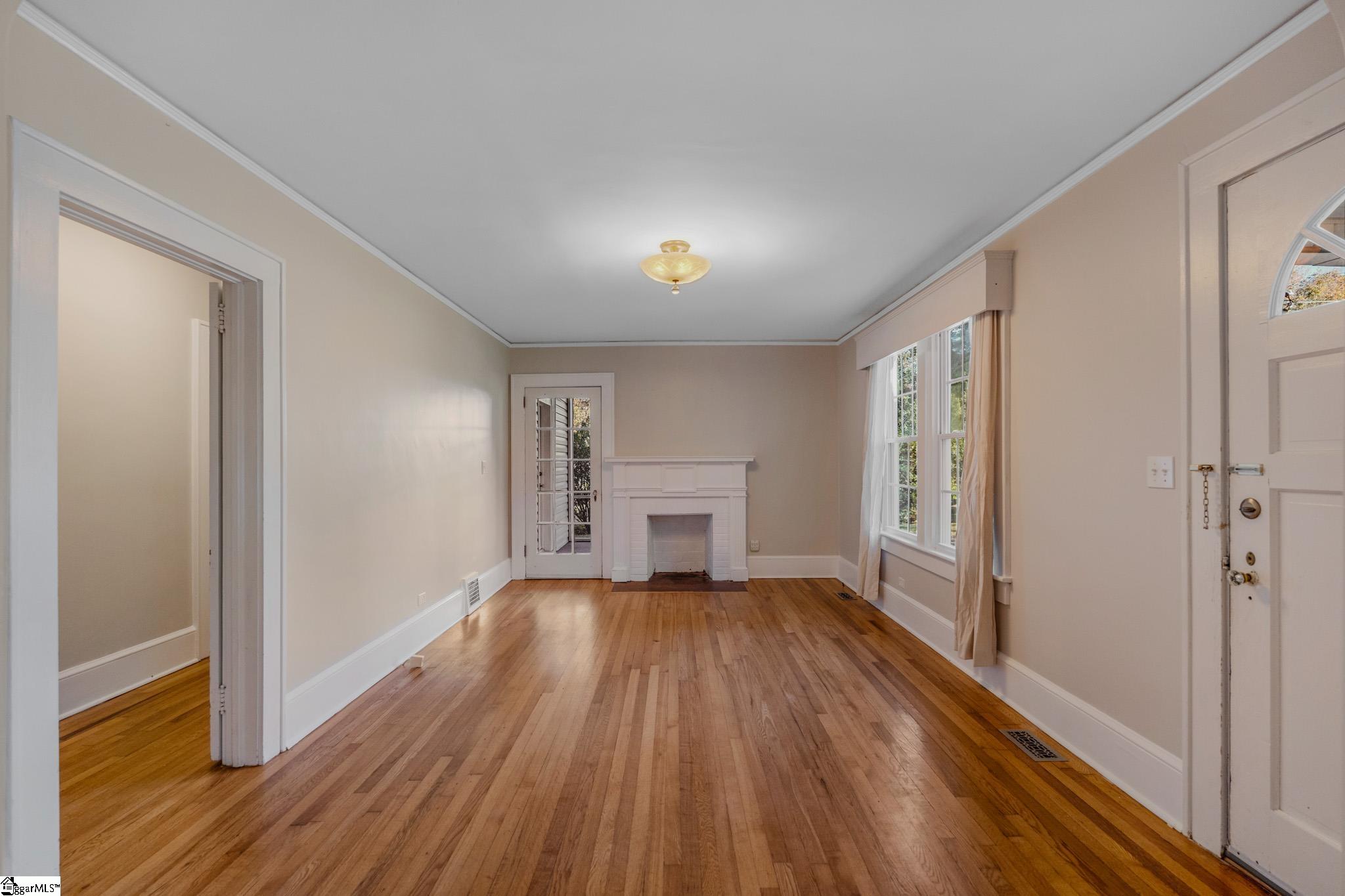 303 N Franklin Road Property Photo 3