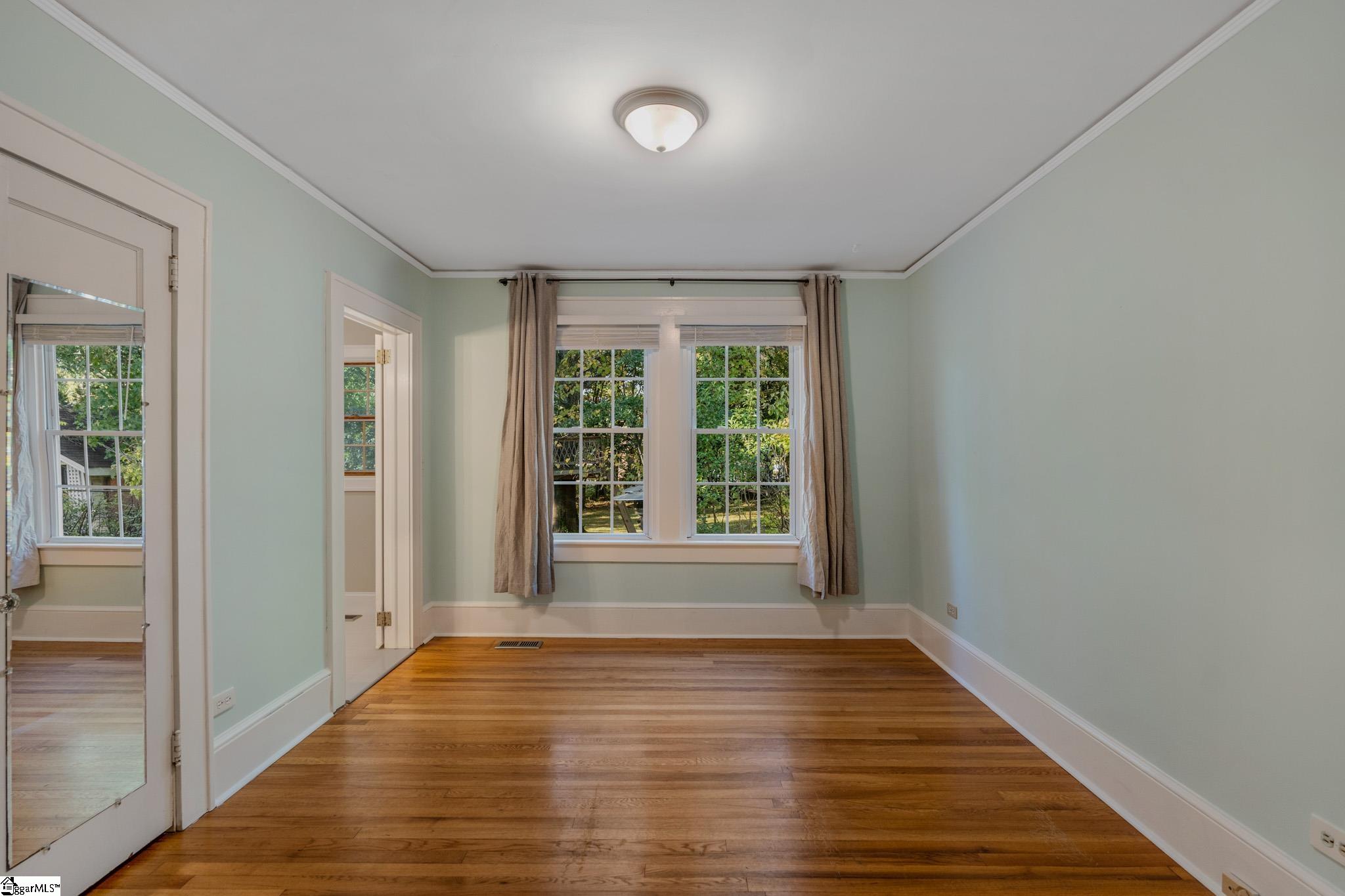 303 N Franklin Road Property Photo 5