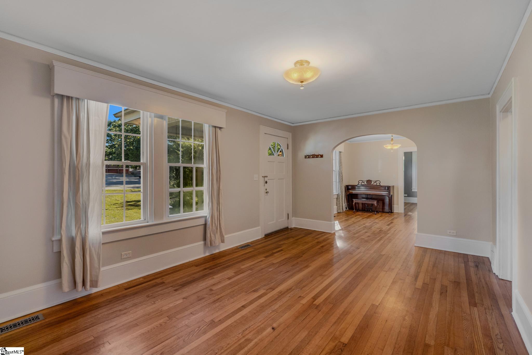 303 N Franklin Road Property Photo 11