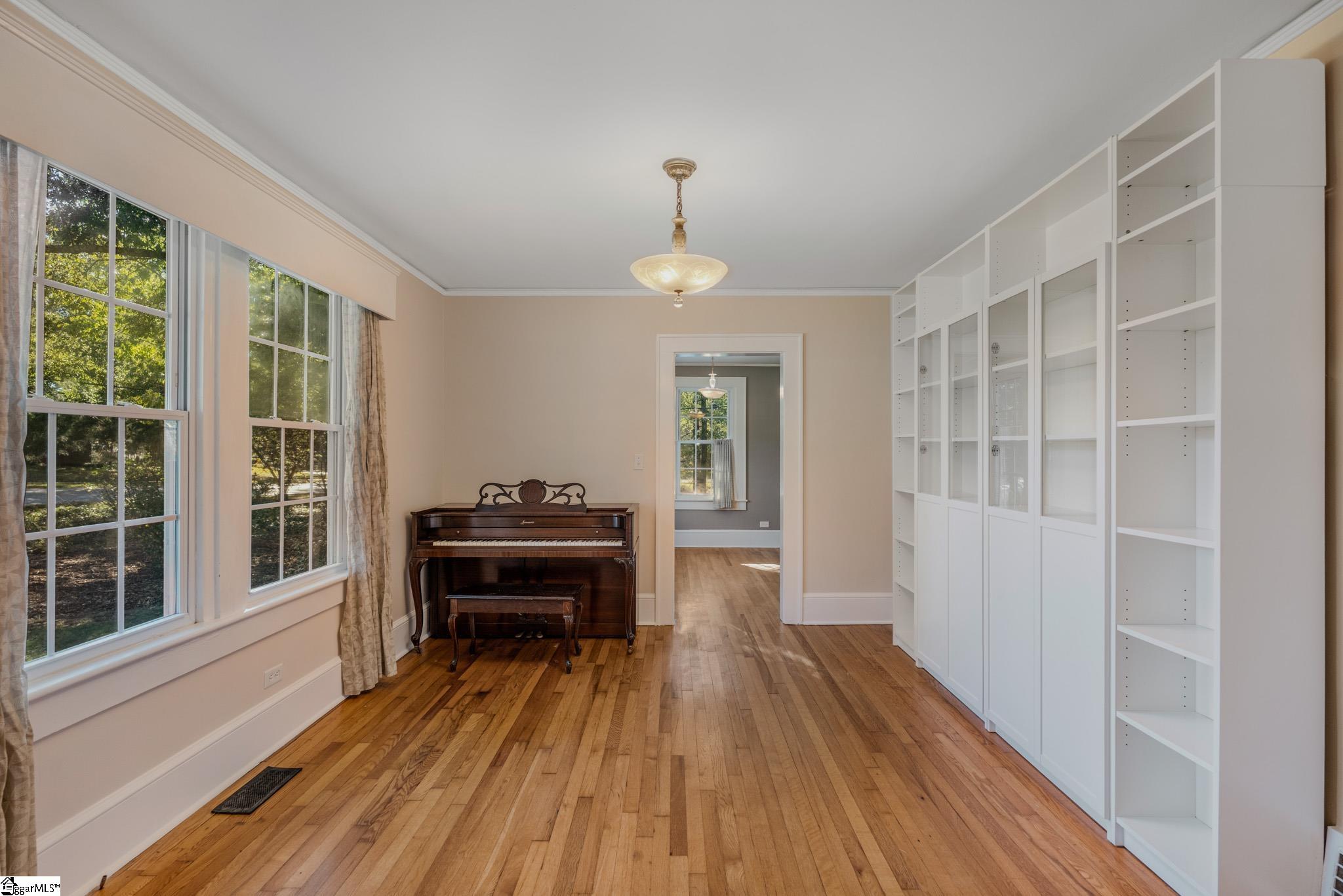 303 N Franklin Road Property Photo 14