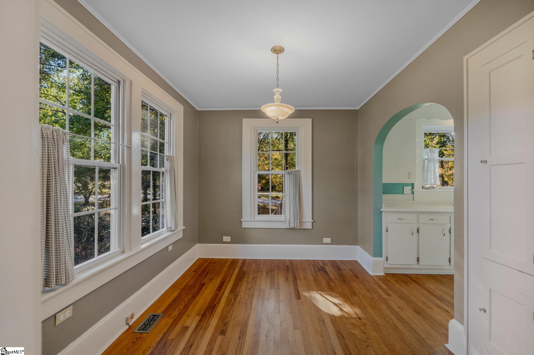 303 N Franklin Road Property Photo 16