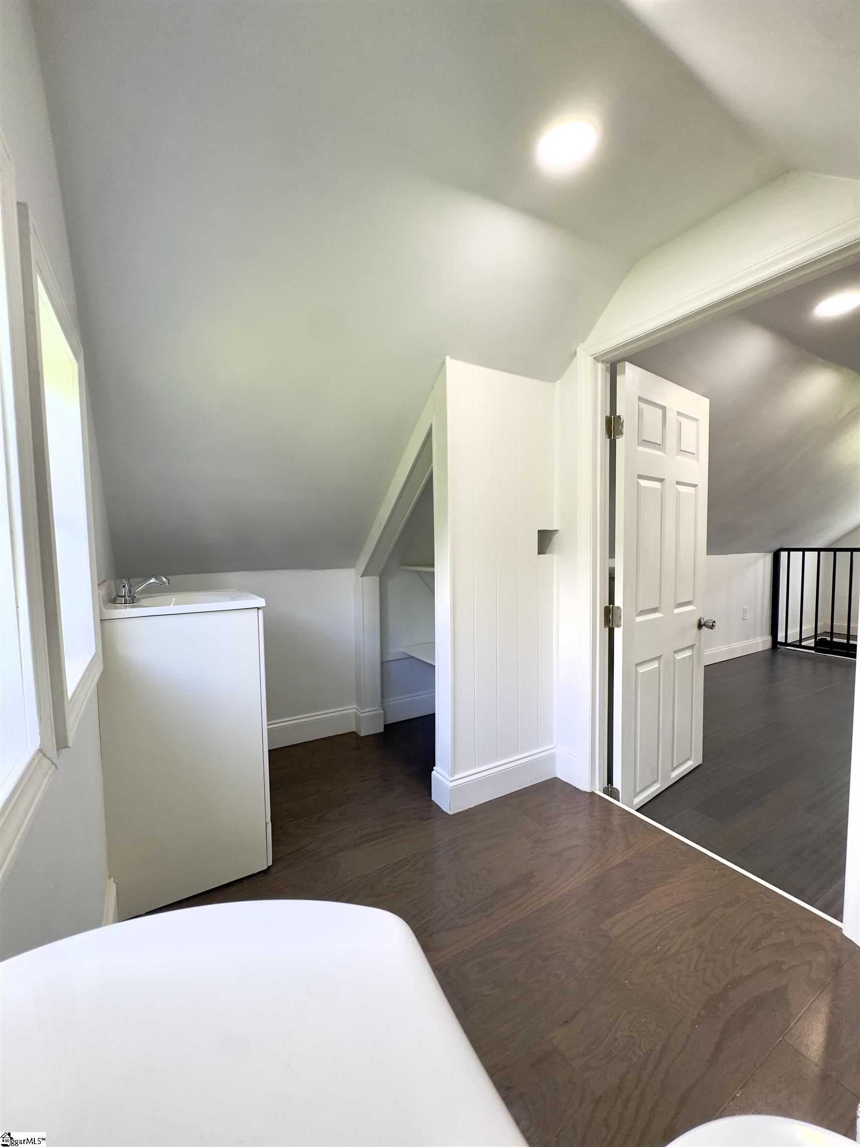 165 1/2 Moore Street Property Photo 20