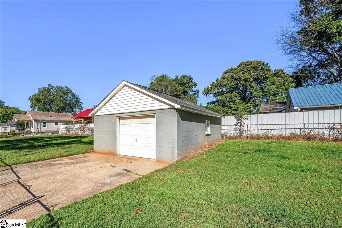 101 Bradley Street Property Photo 23