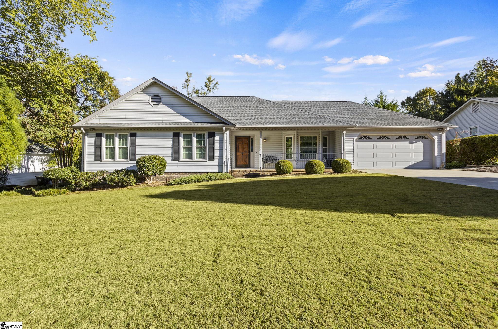 8 Oak Tree Drive Property Photo 1