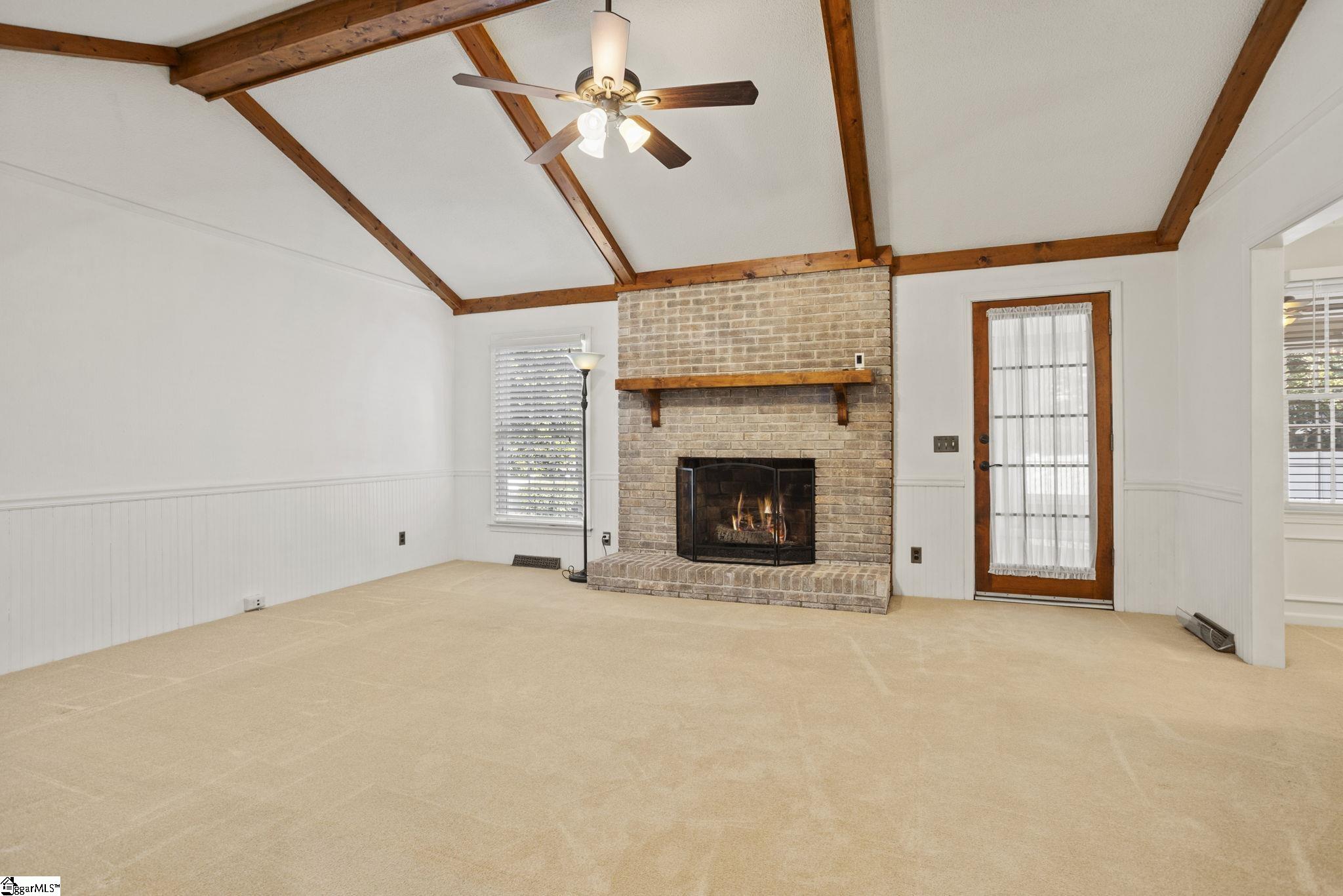 8 Oak Tree Drive Property Photo 3