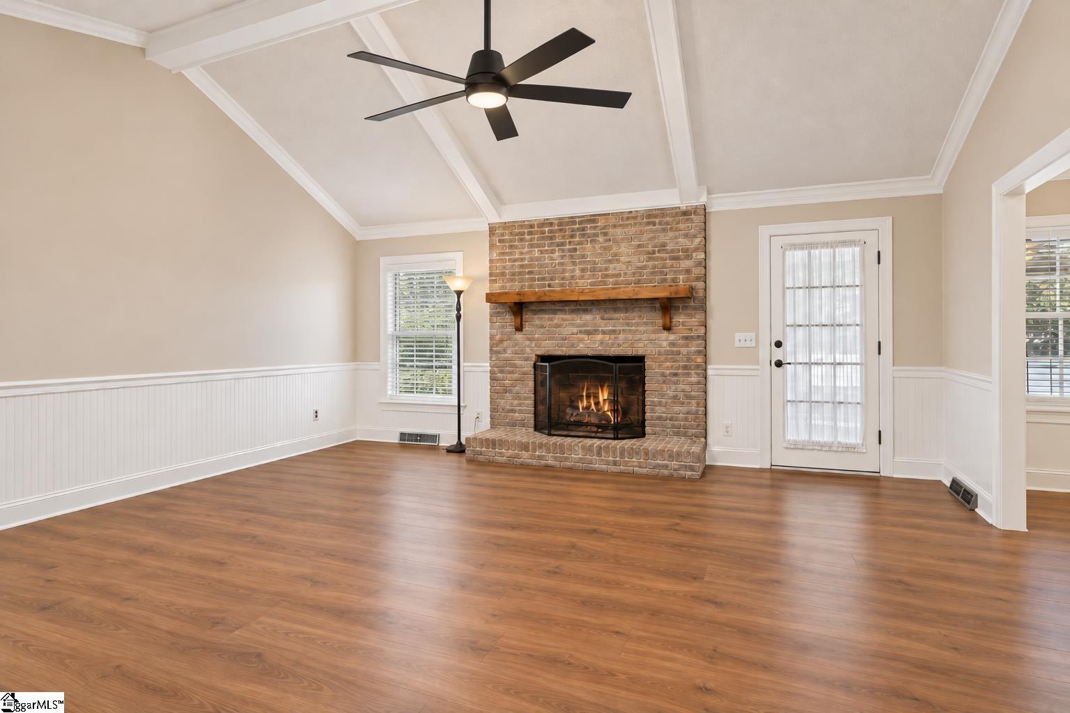 8 Oak Tree Drive Property Photo 4