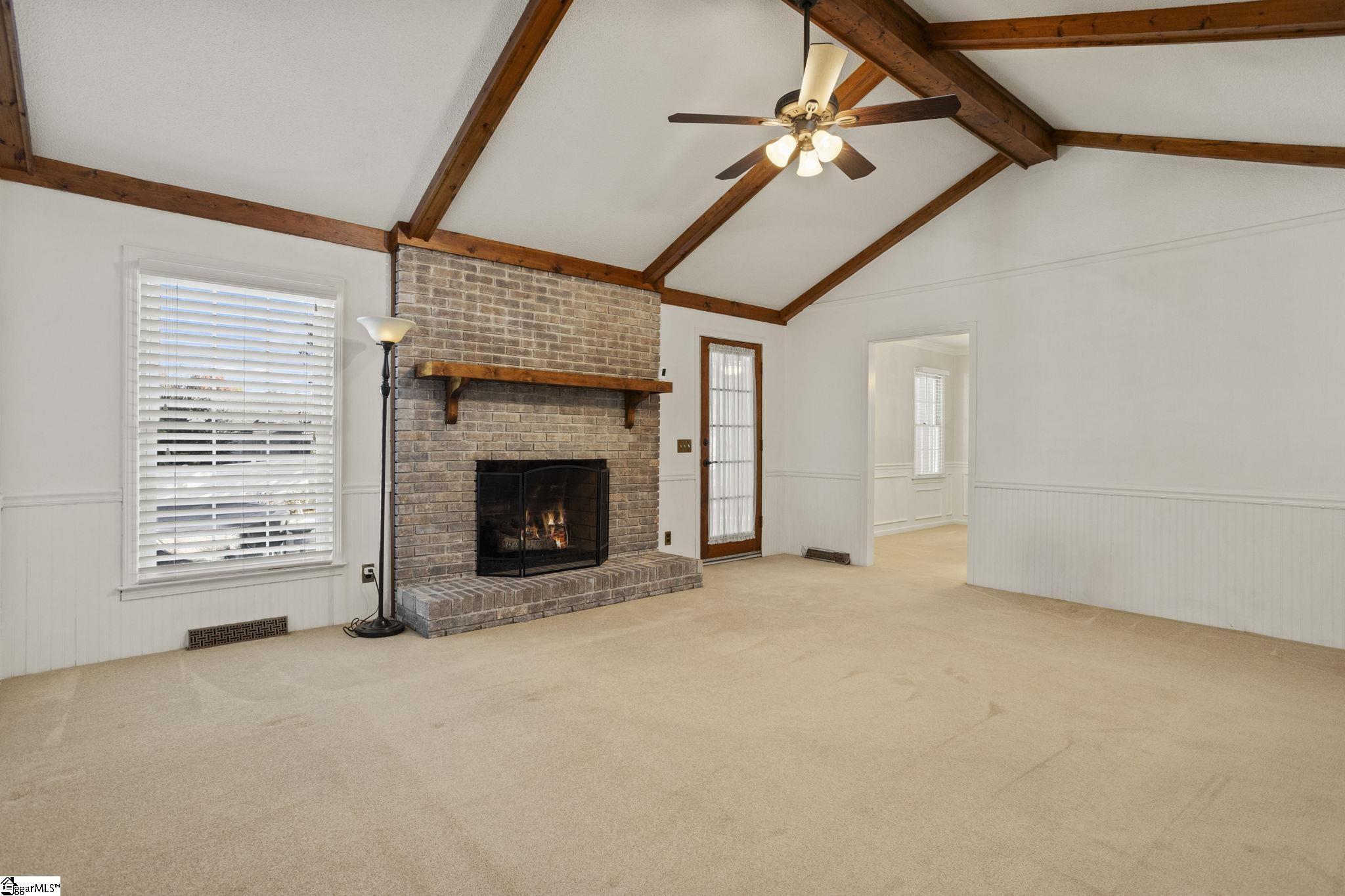 8 Oak Tree Drive Property Photo 5
