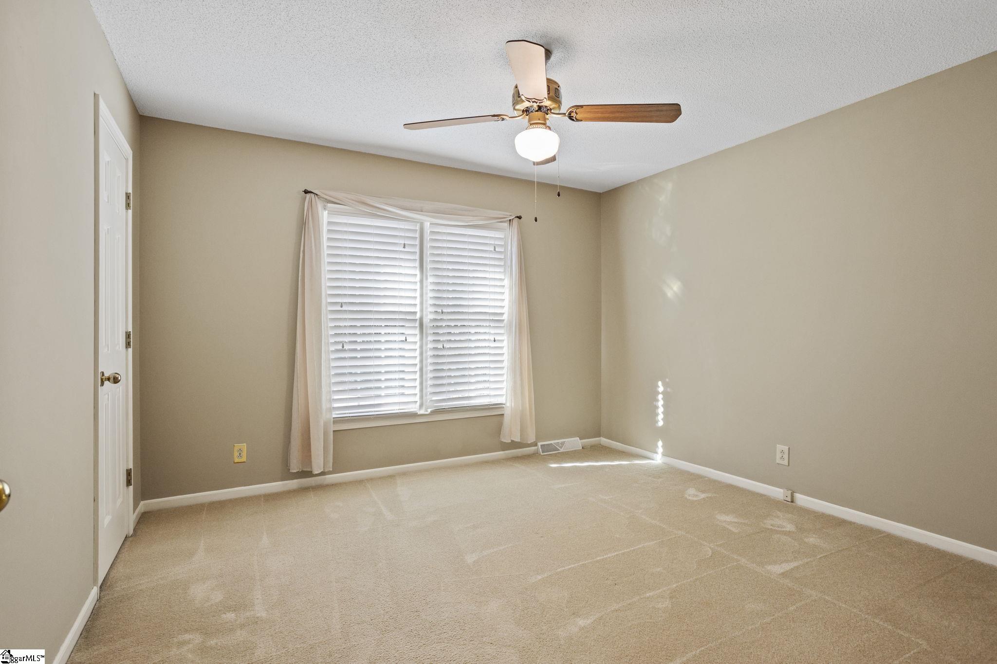 8 Oak Tree Drive Property Photo 18