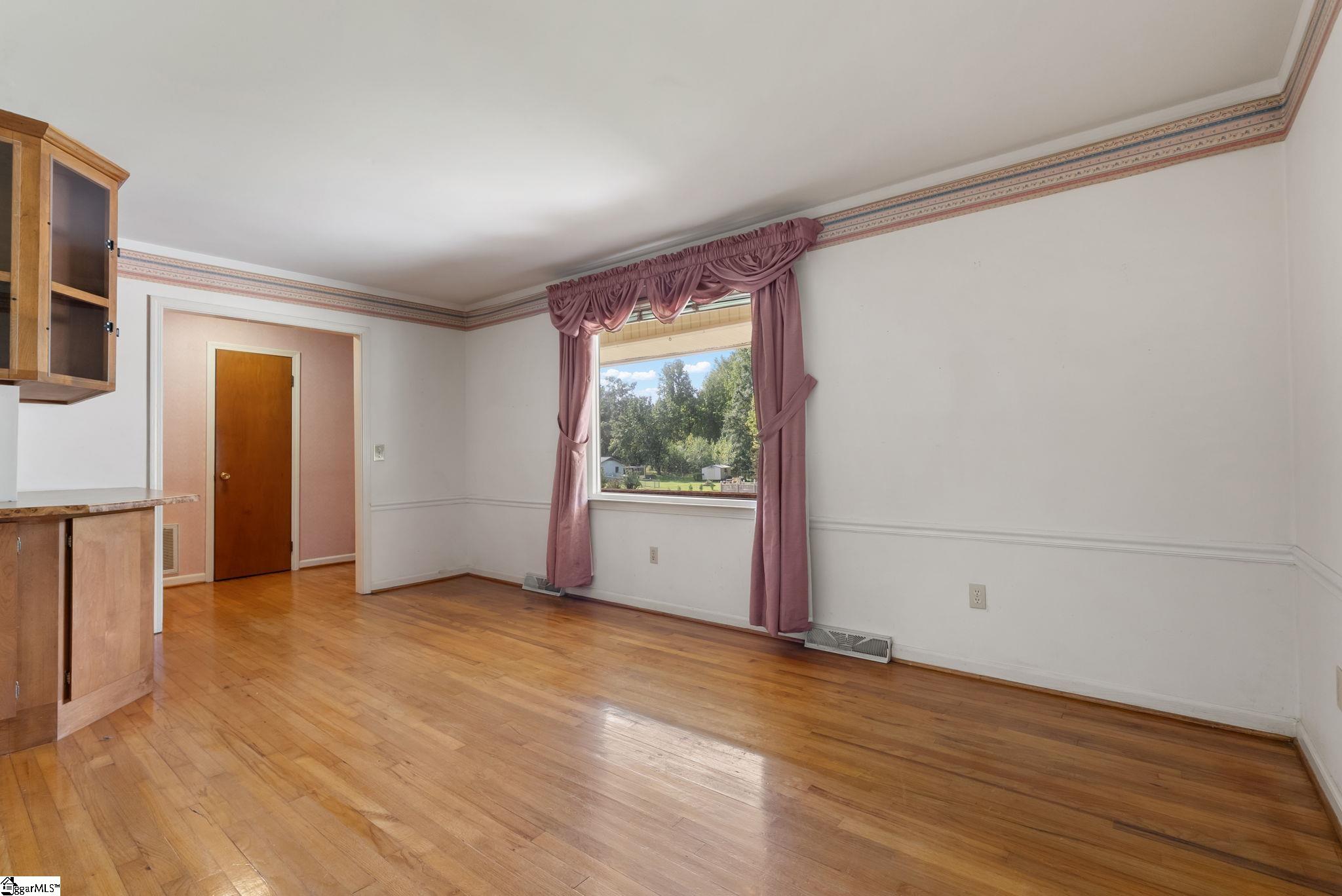 129 Dorr Circle Property Photo 4
