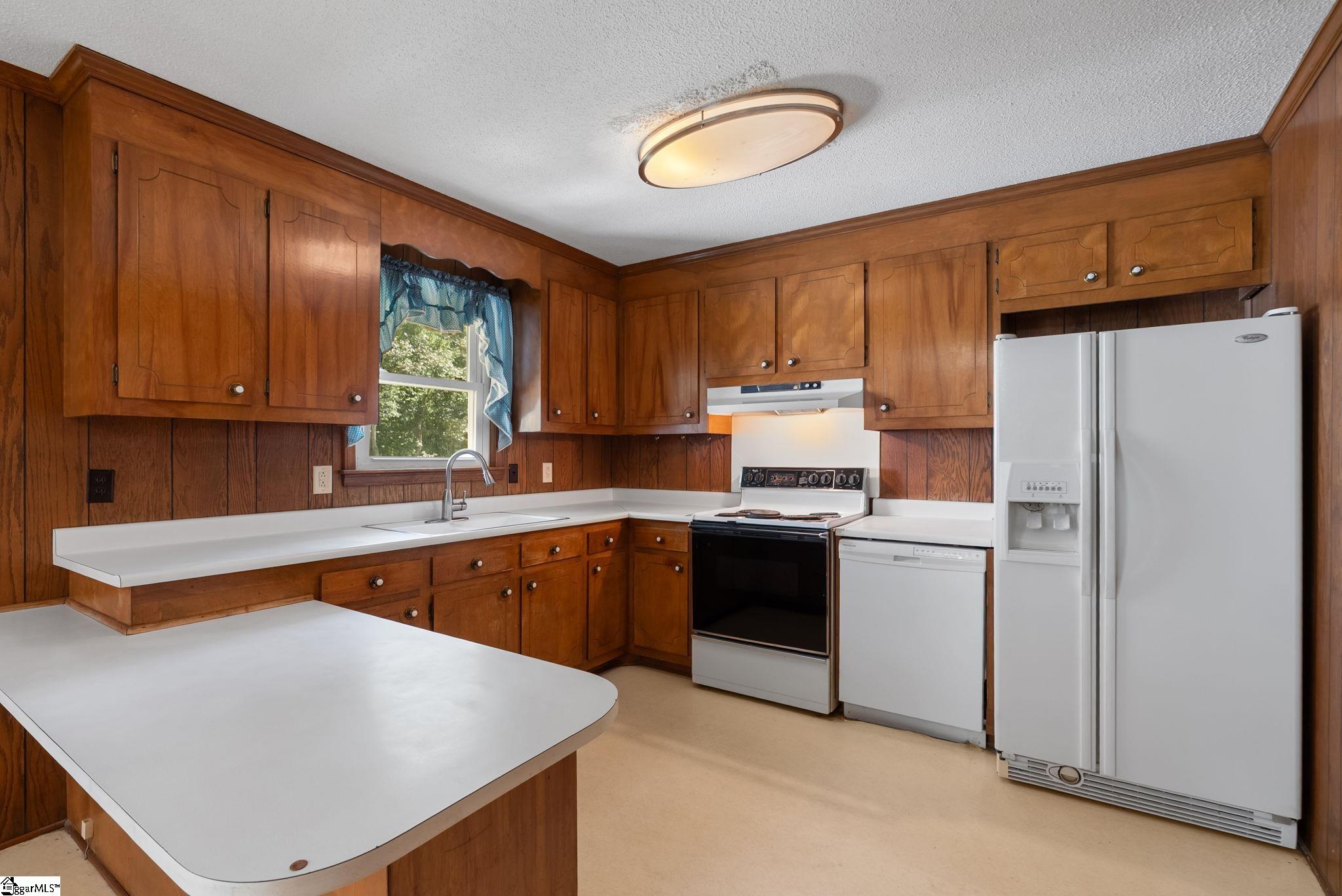 129 Dorr Circle Property Photo 6