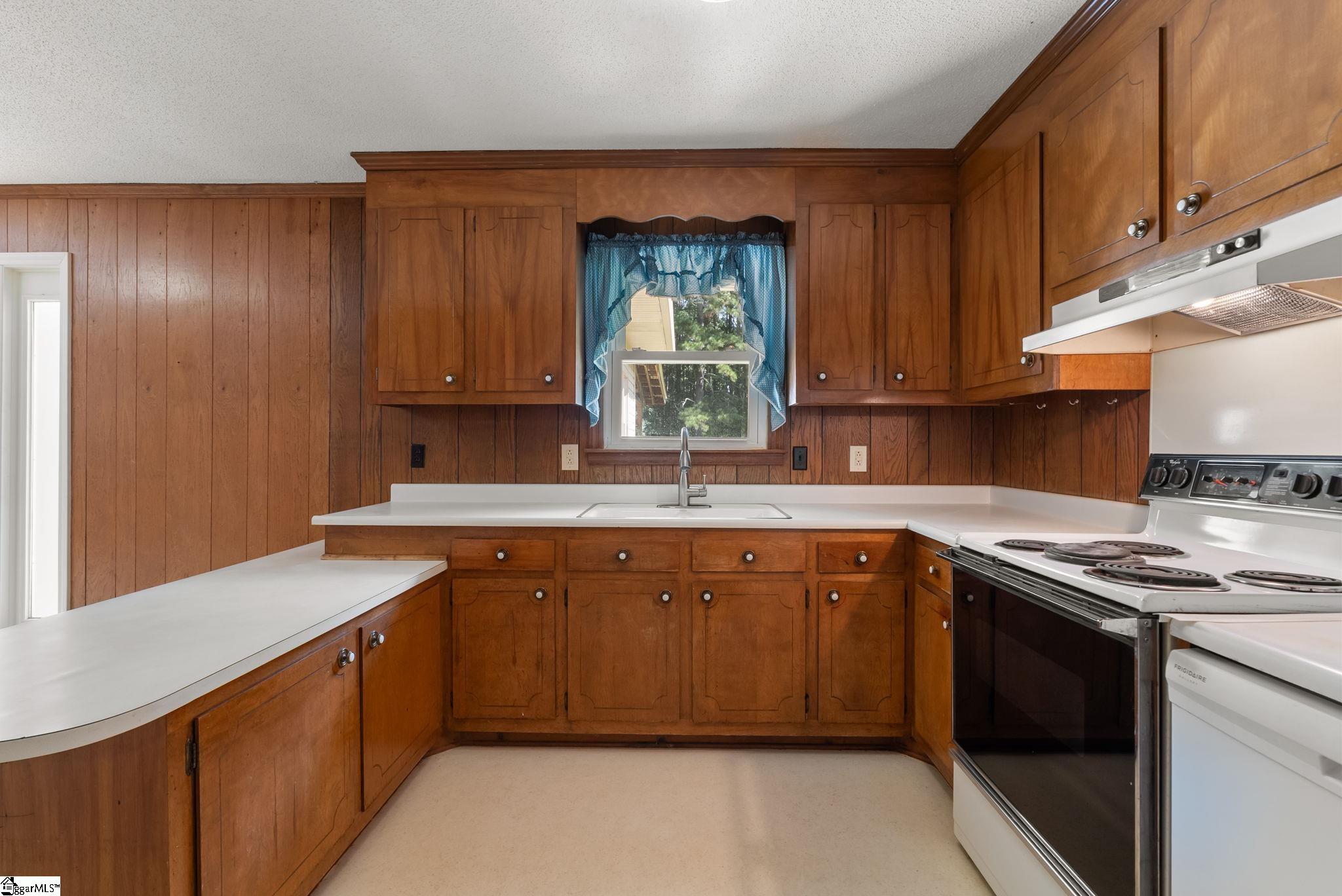 129 Dorr Circle Property Photo 8