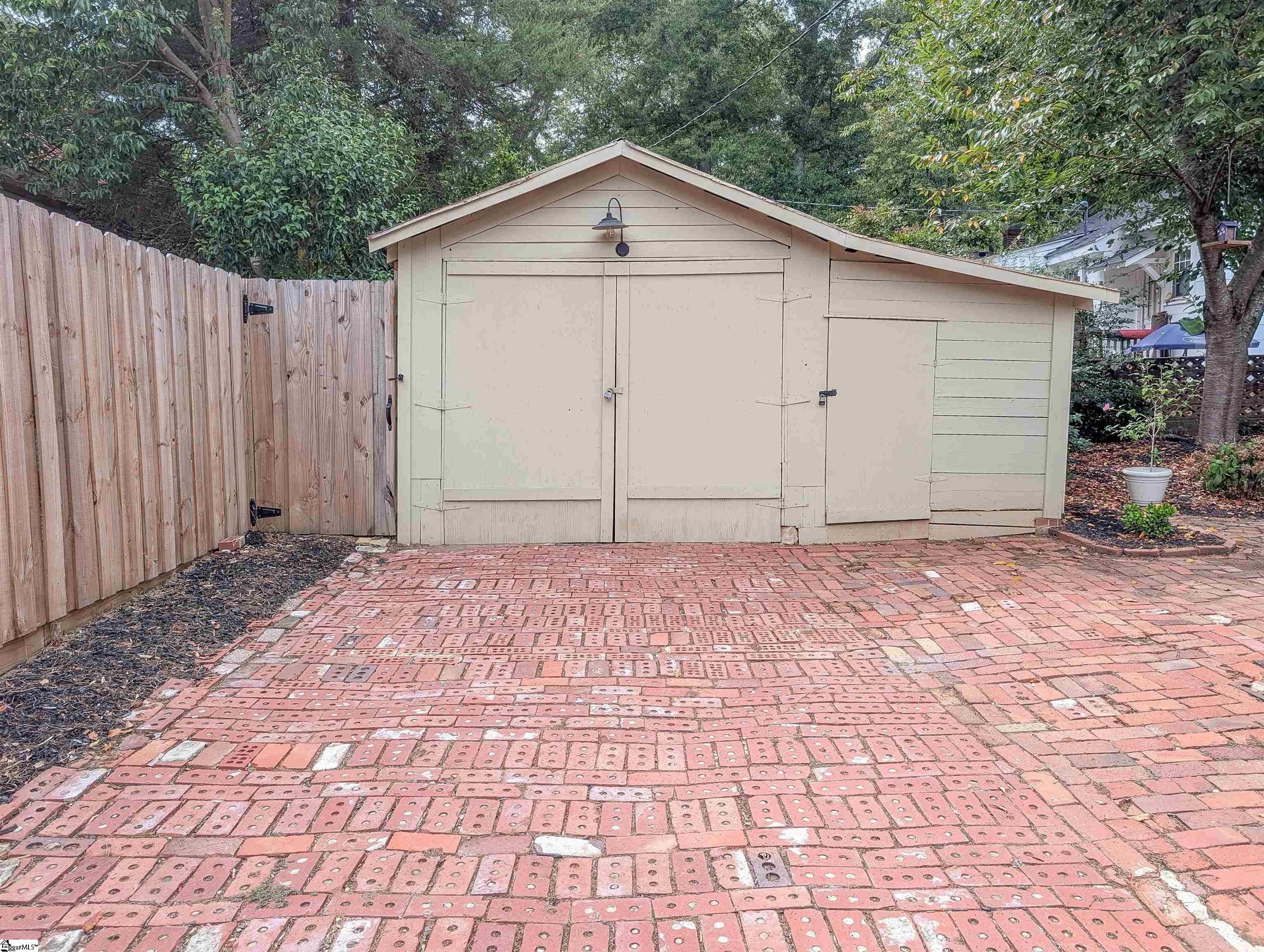 820 Gadsden Square Property Photo 7