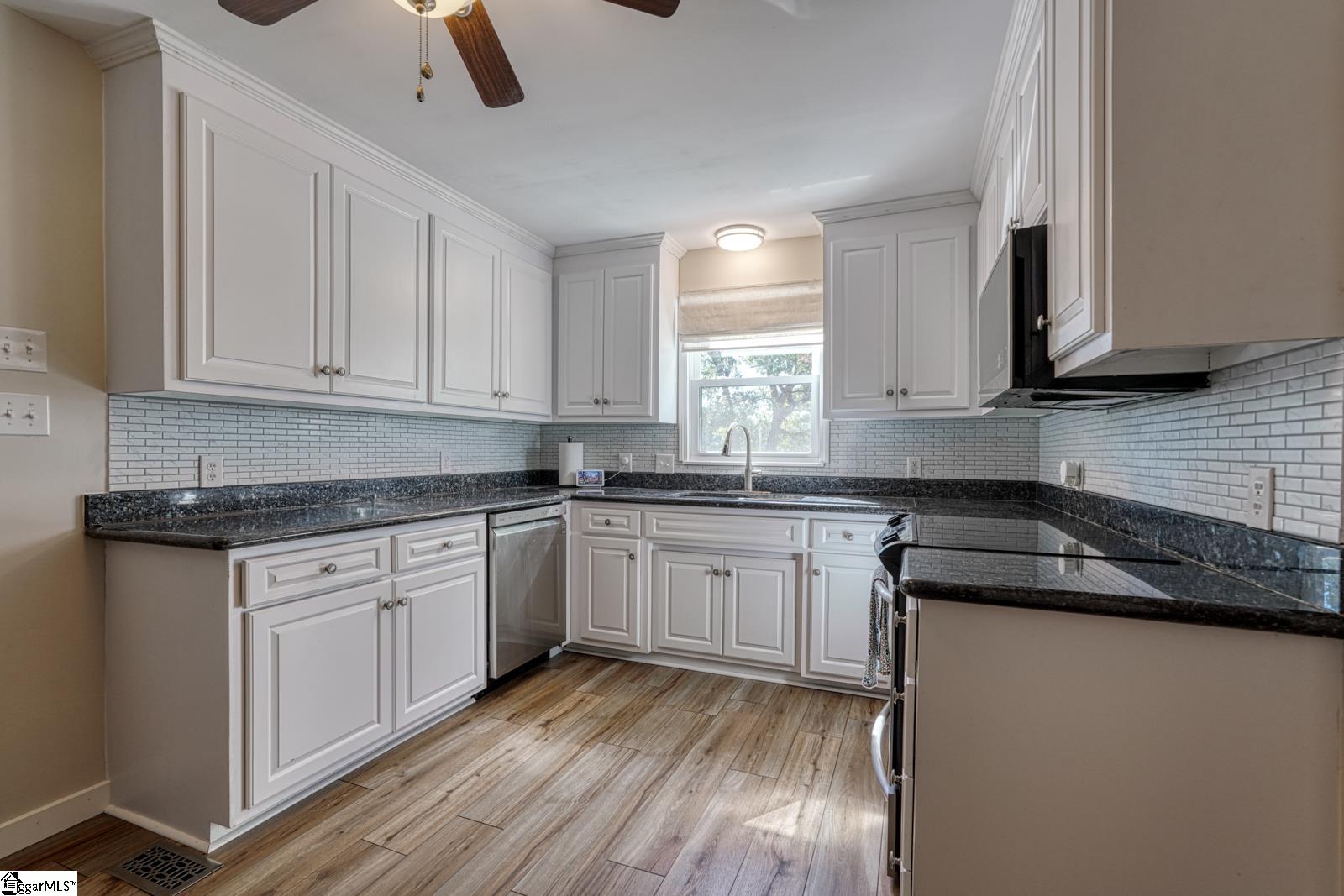 200 S Pointe Property Photo 12