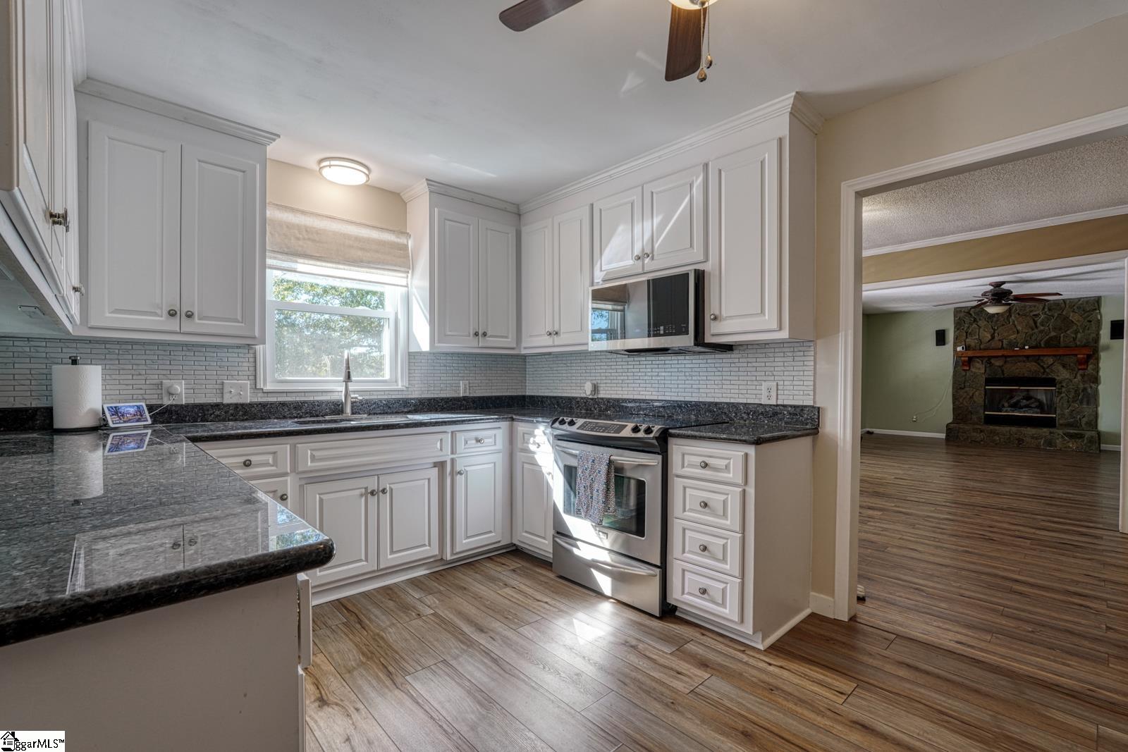 200 S Pointe Property Photo 13