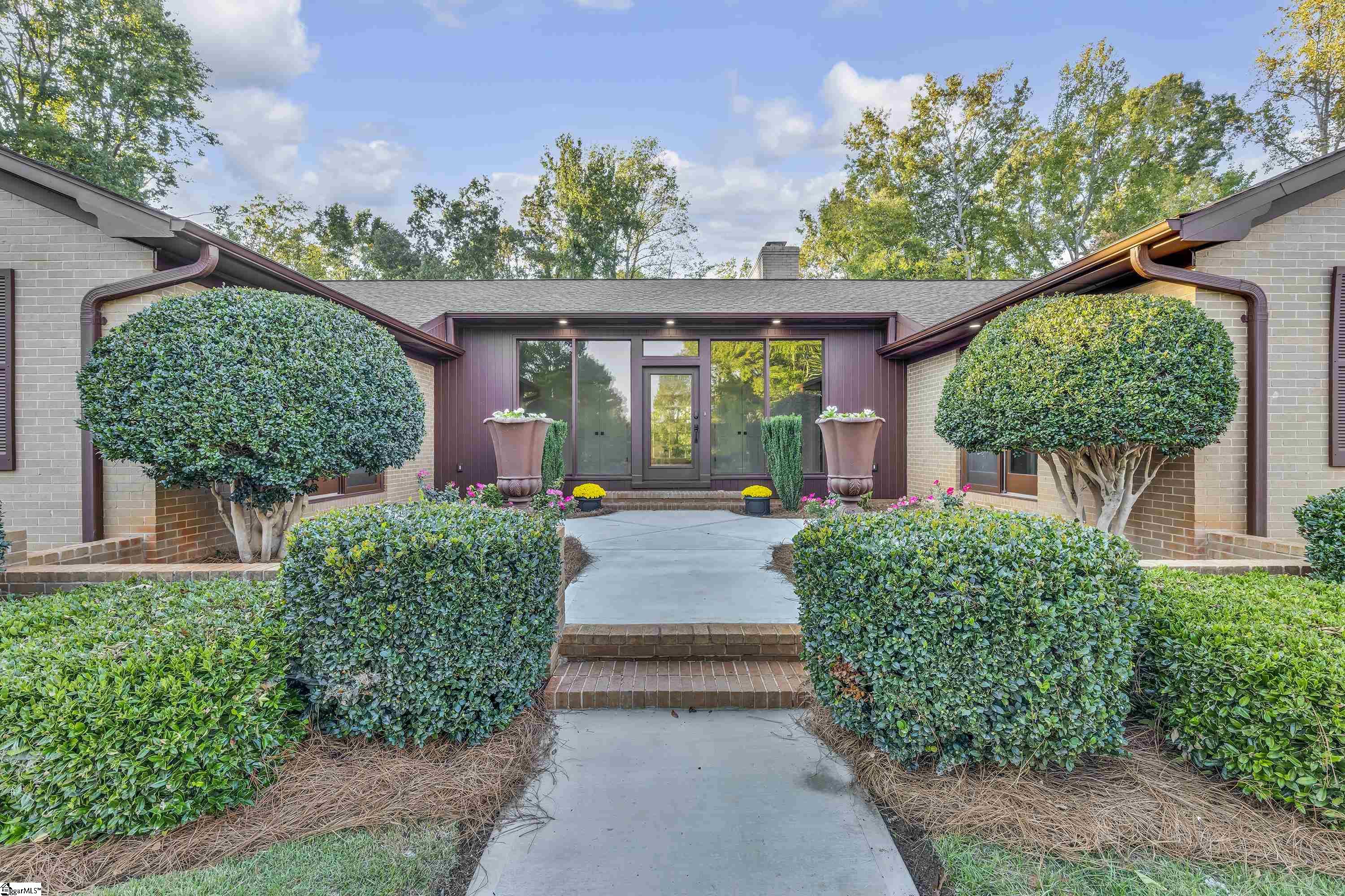 118 Clearcreek Drive Property Photo 3