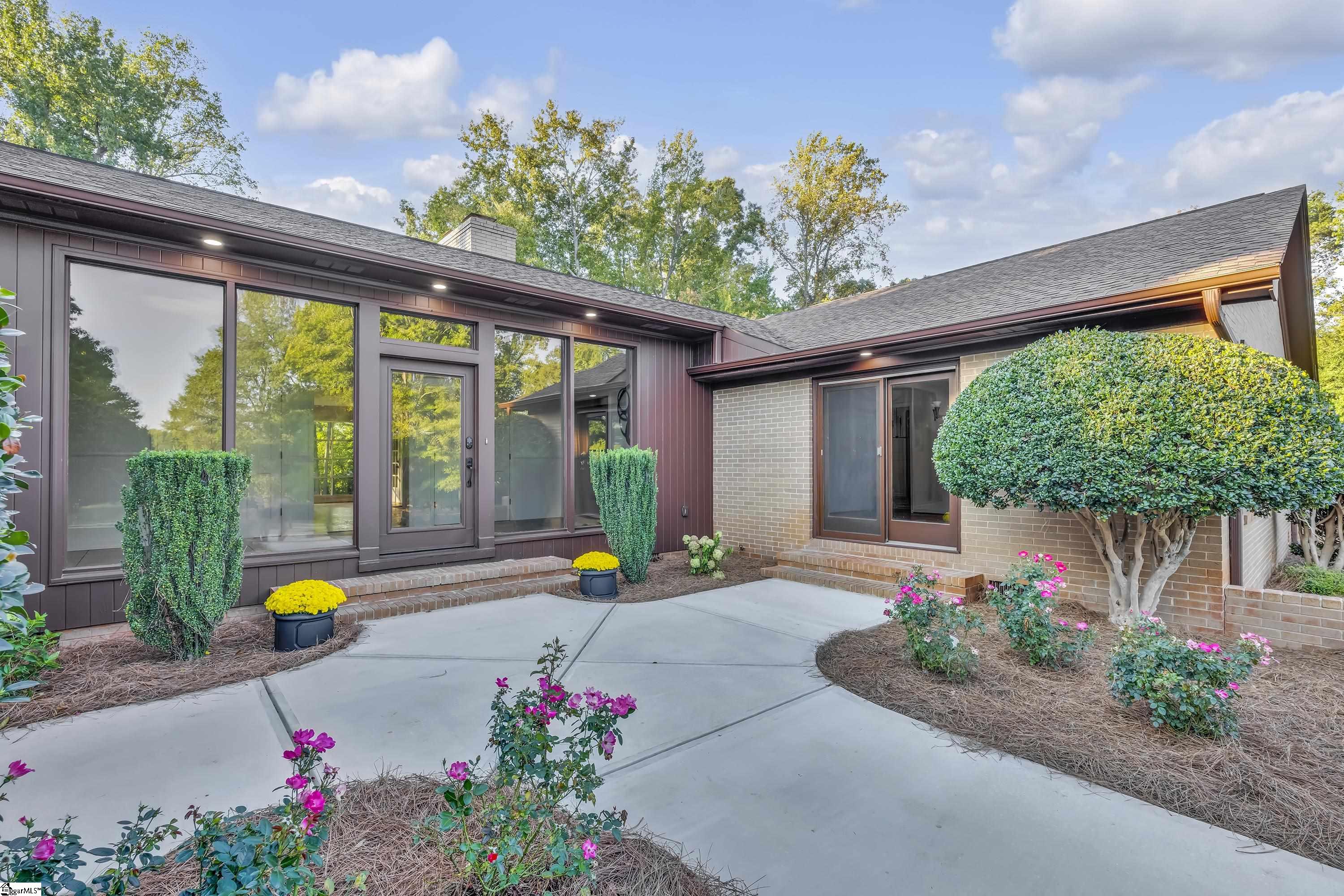 118 Clearcreek Drive Property Photo 4