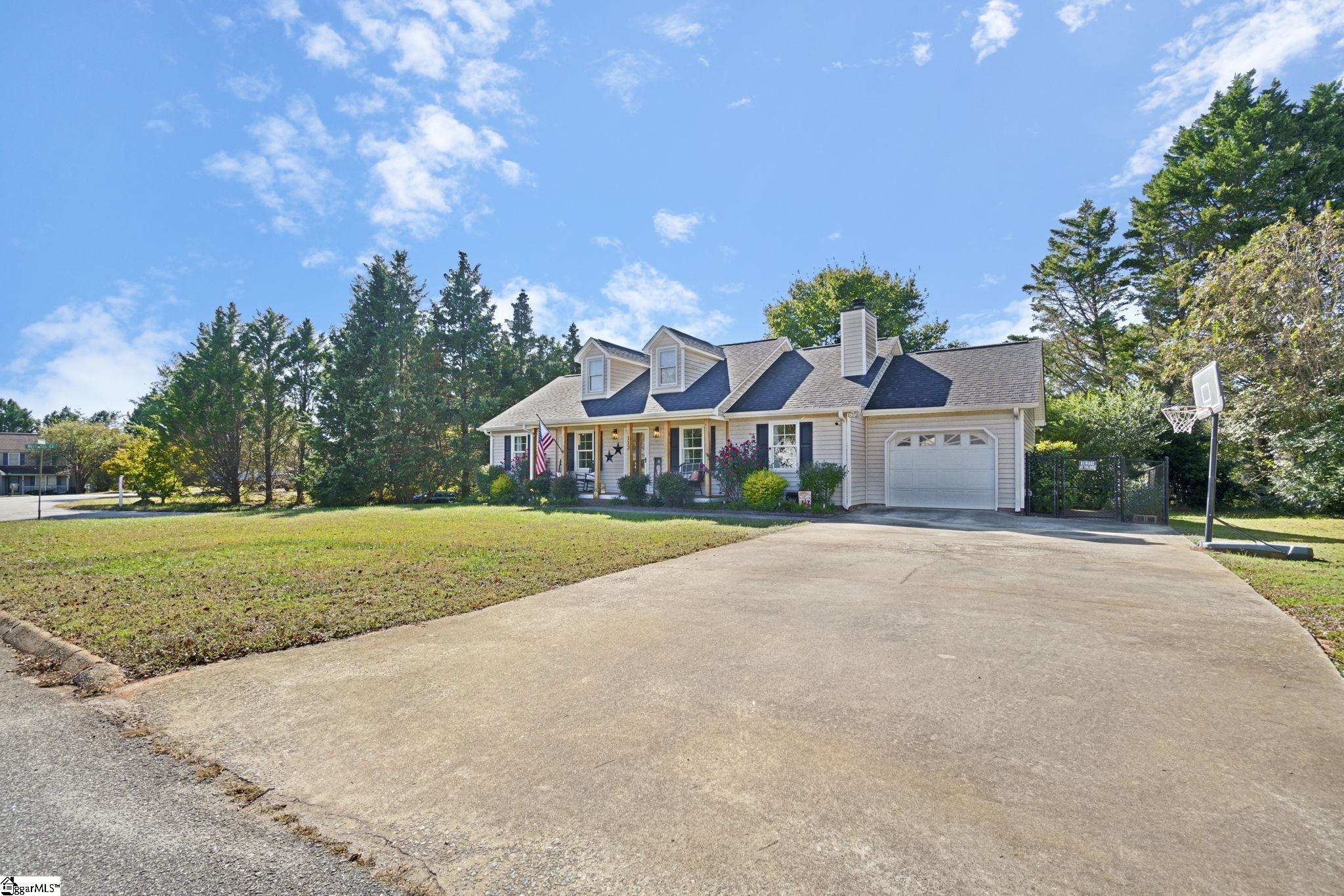 112 Mikenah Court Property Photo 4