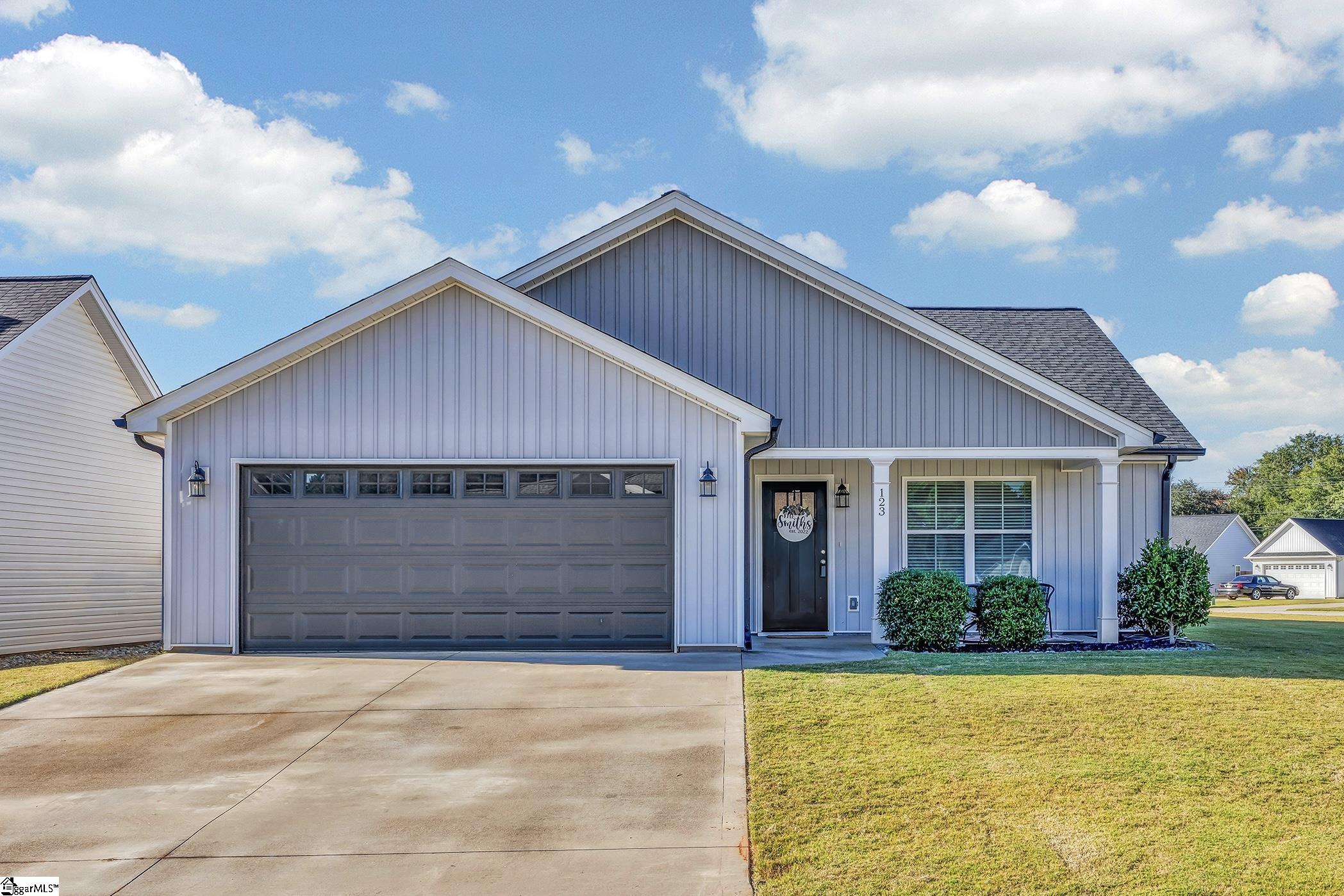 123 Lily Way Property Photo 1