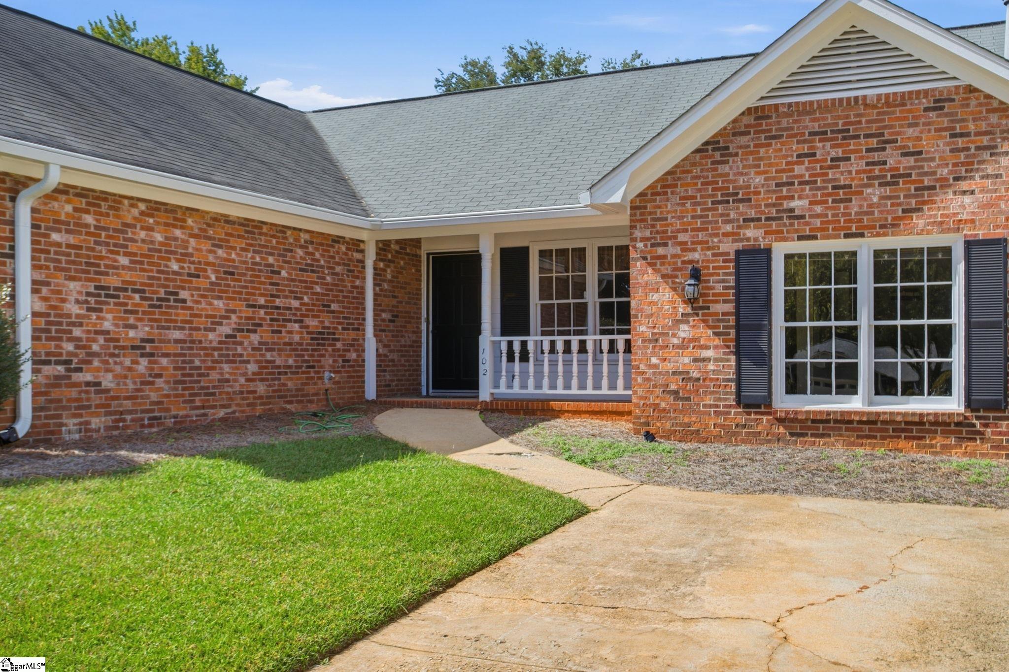 102 Ambergate Circle Property Photo 6
