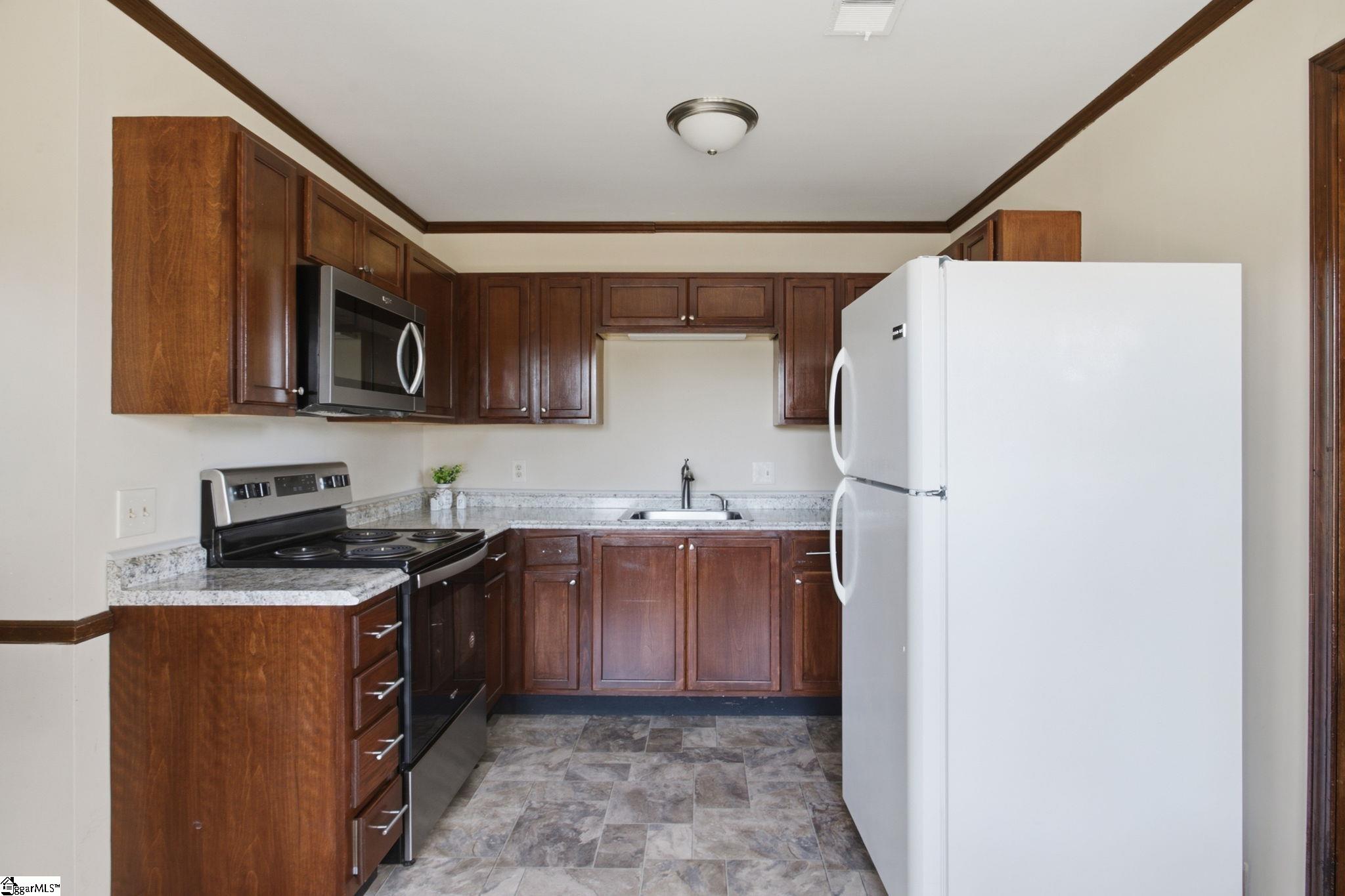 102 Ambergate Circle Property Photo 15