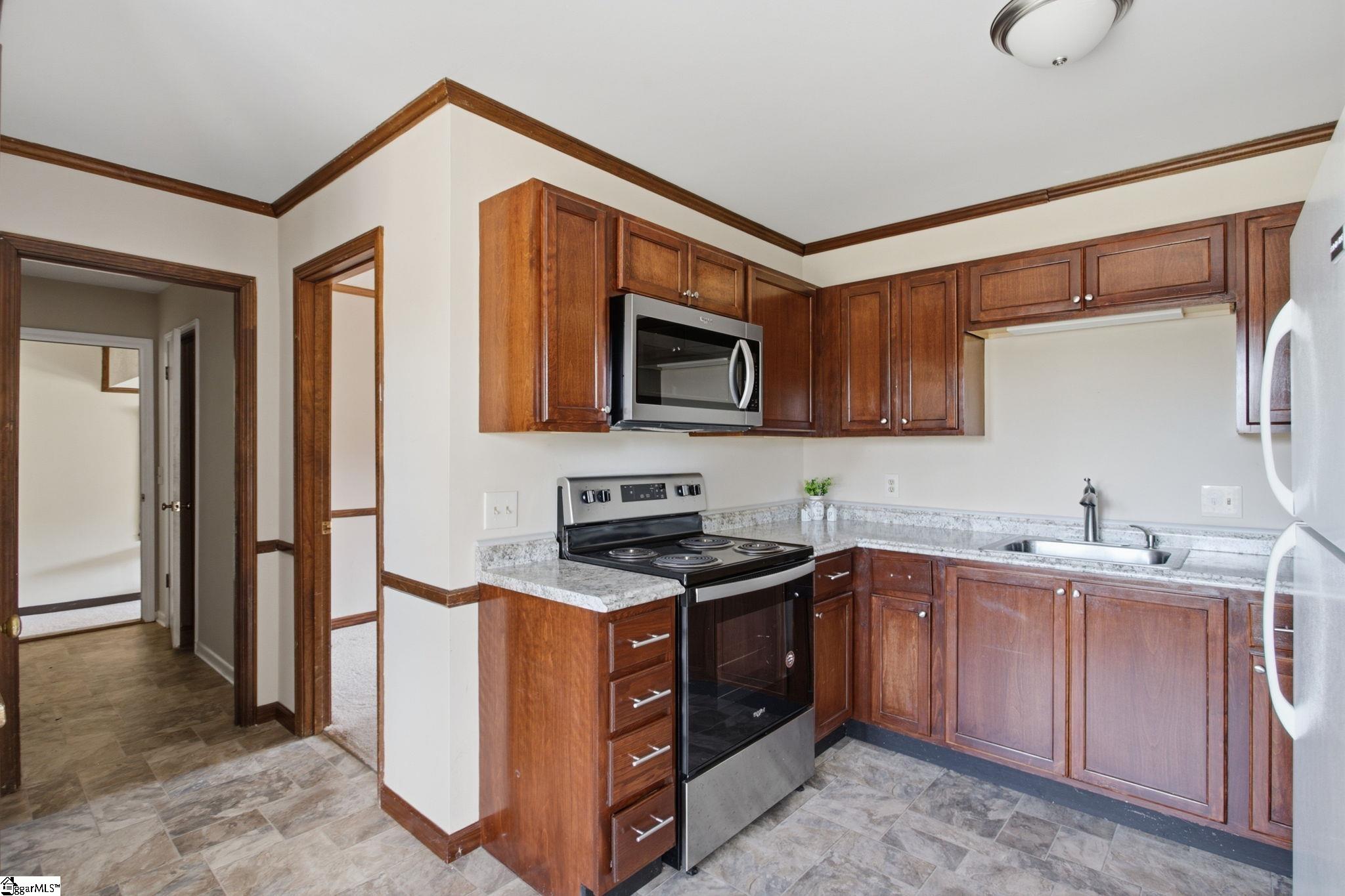 102 Ambergate Circle Property Photo 16