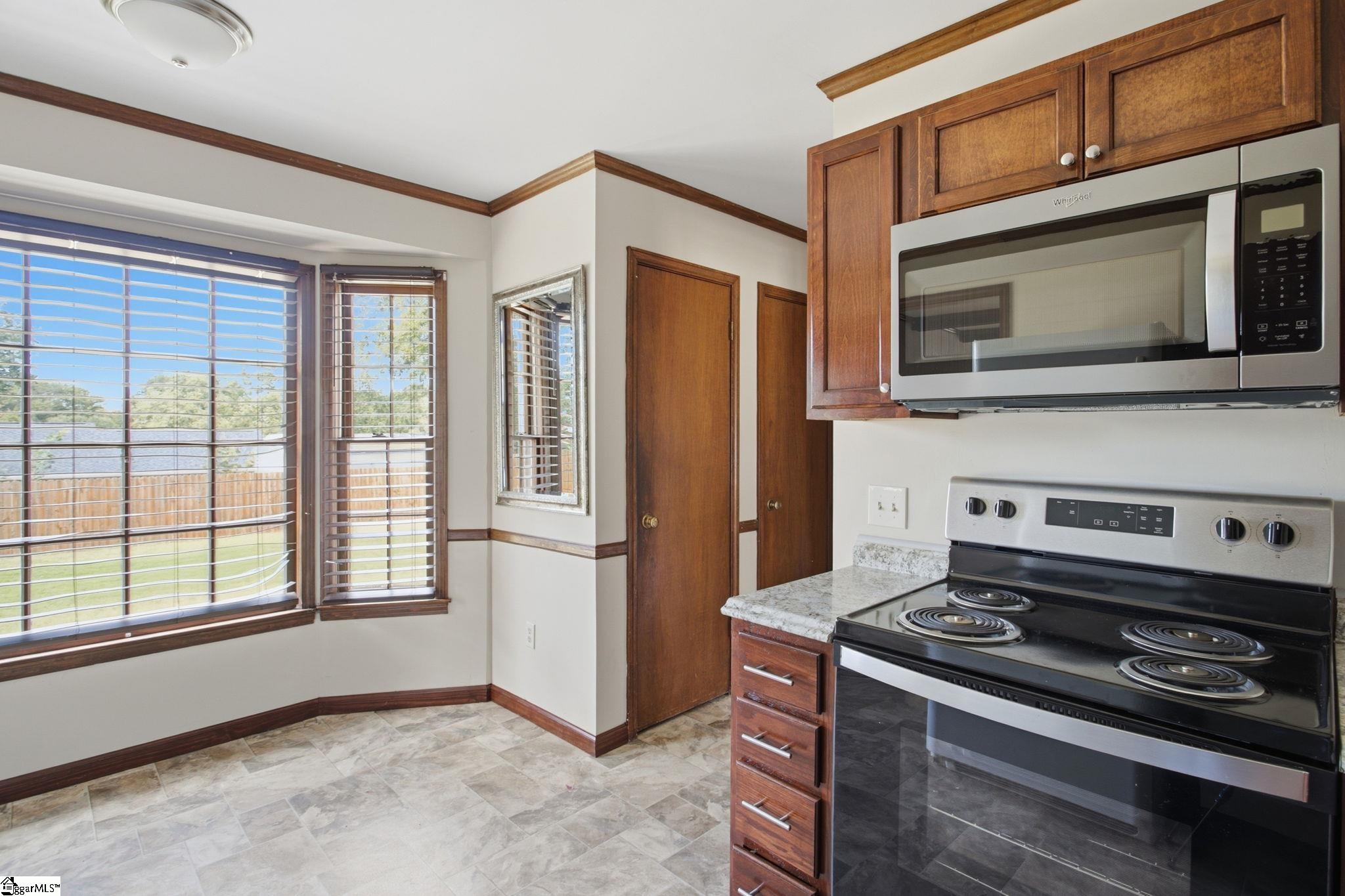 102 Ambergate Circle Property Photo 17