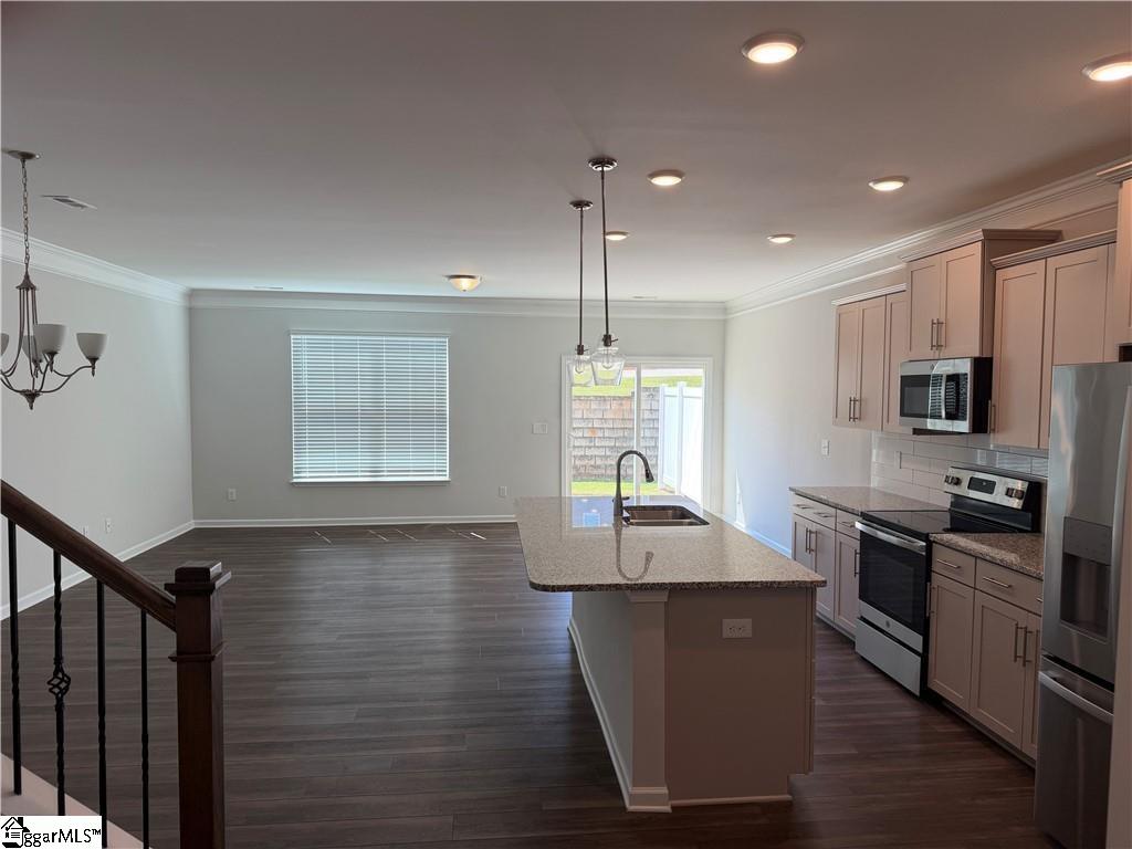 126 Muir Way Property Photo 7