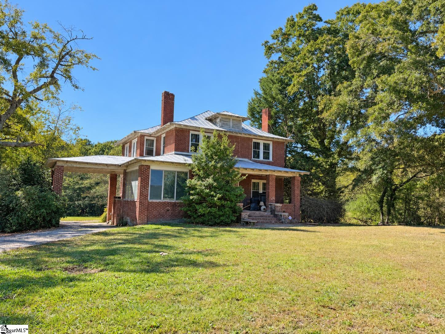 9102 Old Laurens Road Property Photo 1