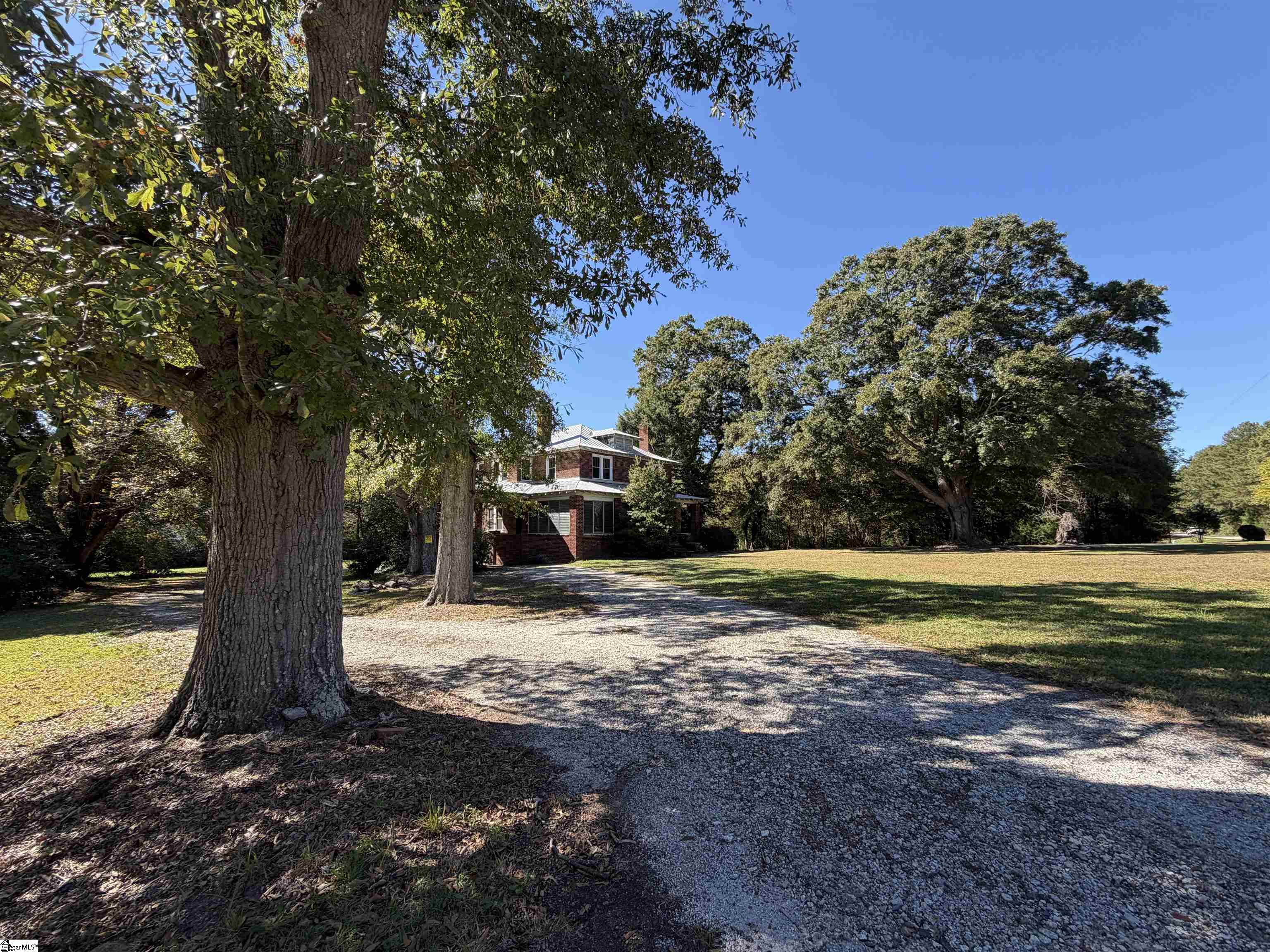 9102 Old Laurens Road Property Photo 4