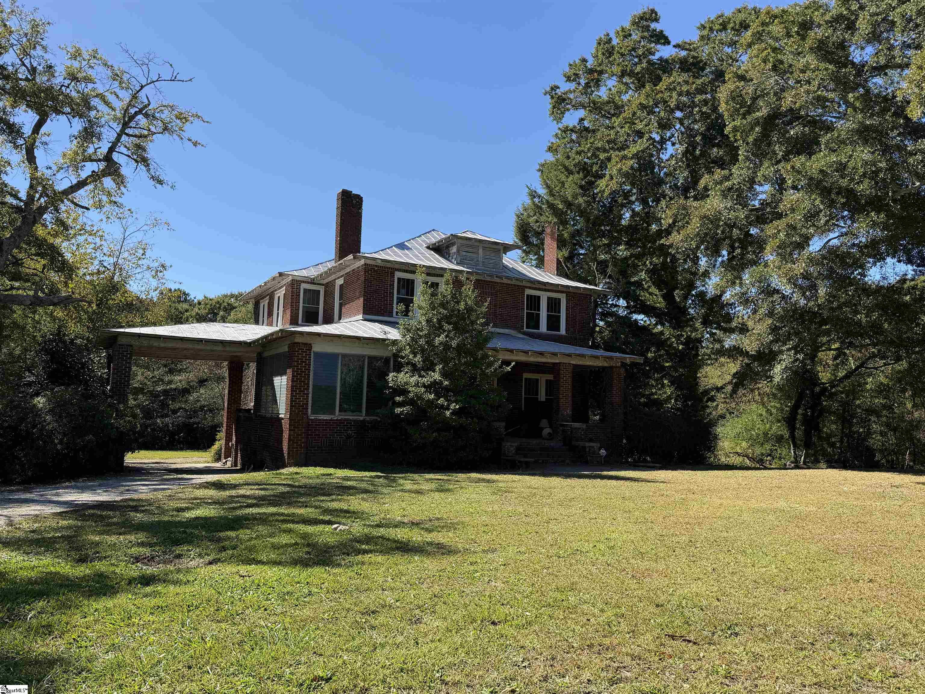 9102 Old Laurens Road Property Photo 6