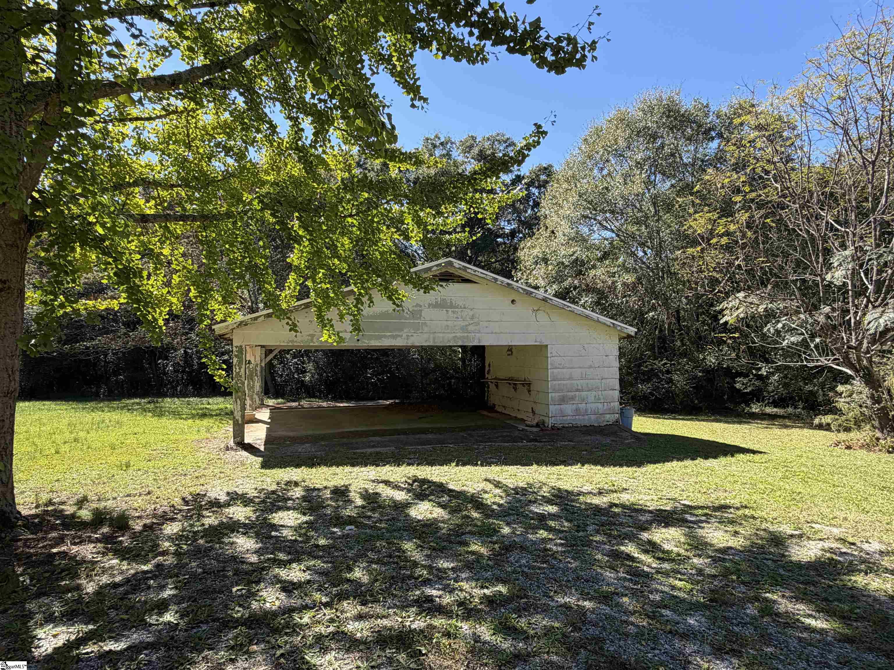 9102 Old Laurens Road Property Photo 10