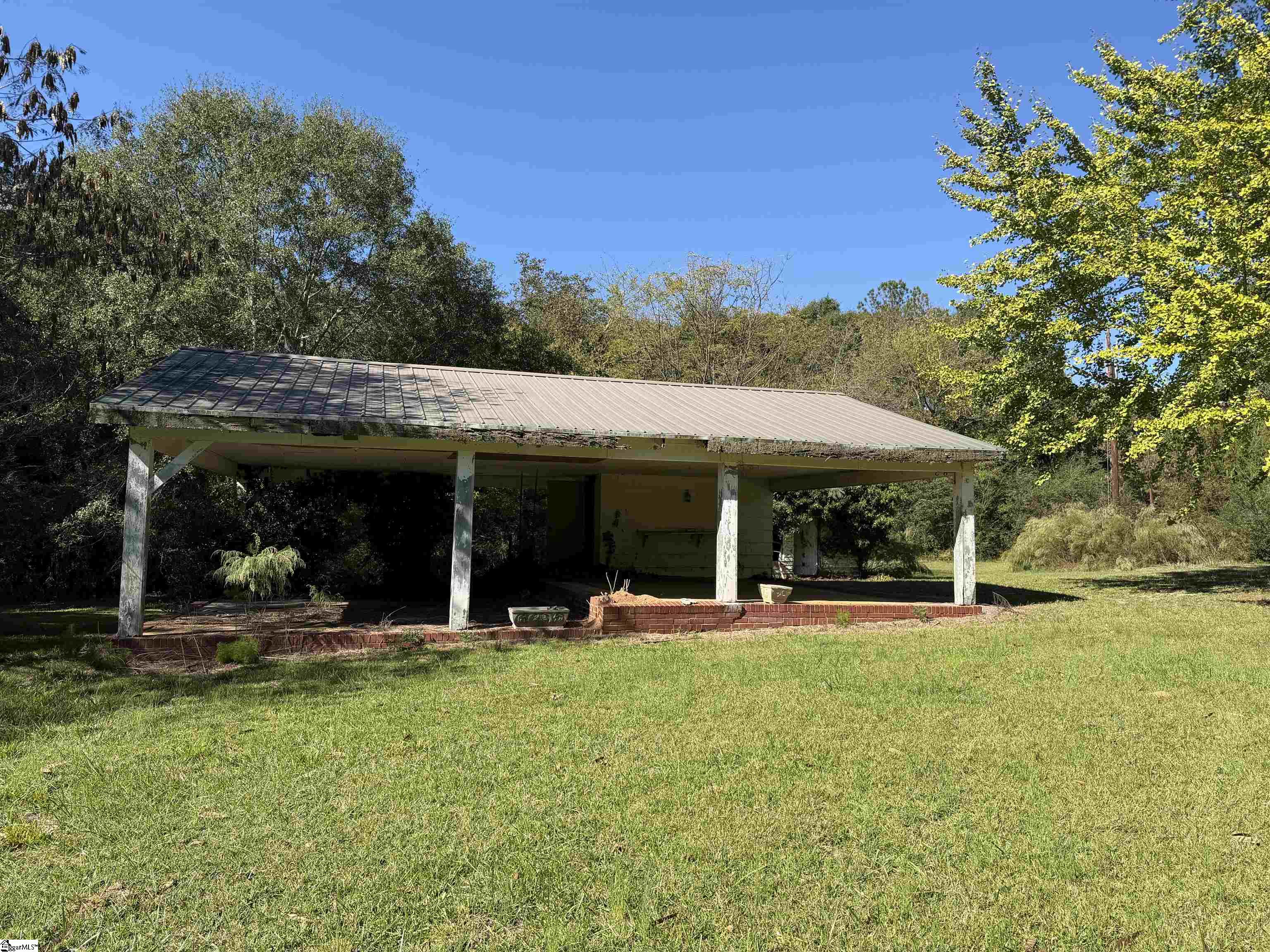 9102 Old Laurens Road Property Photo 17