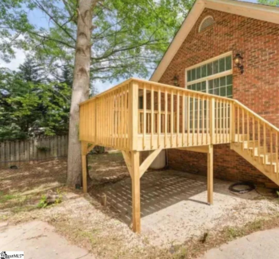 912 Still Spring Run Property Photo 3