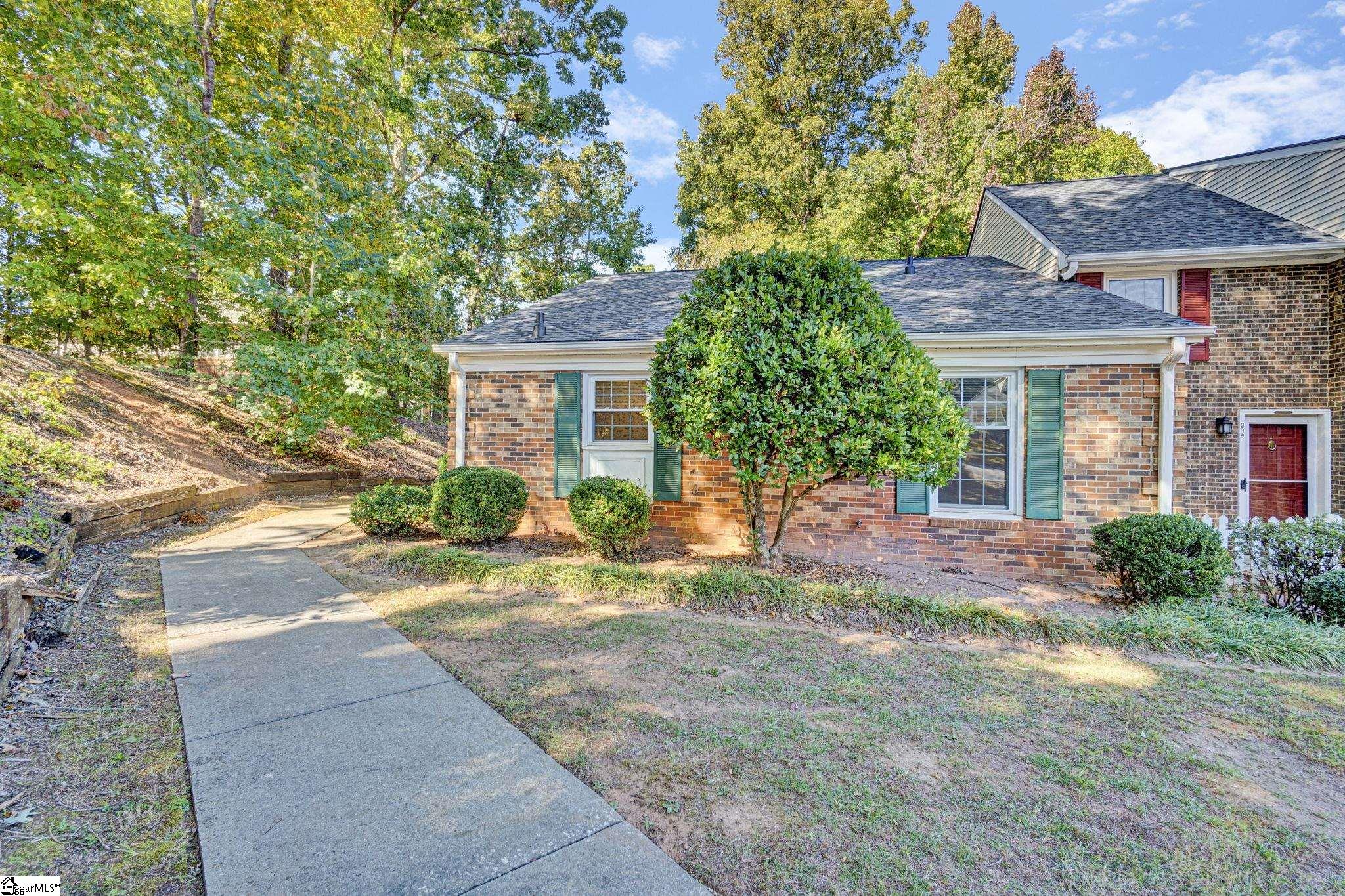 301 Wenwood Circle Property Photo 3