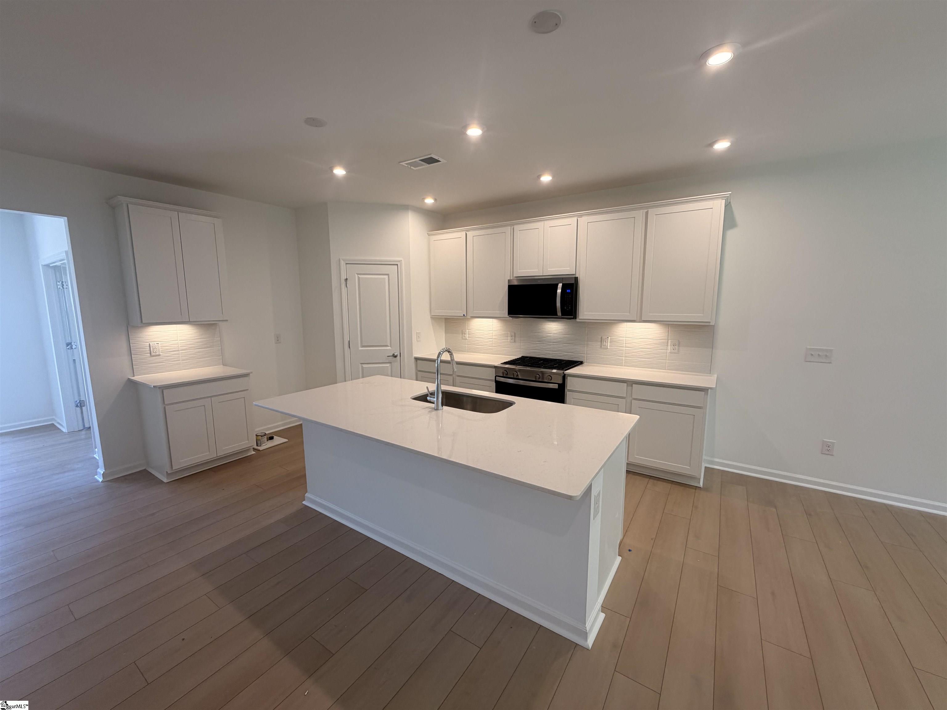 1402 Willow Ridge Way Property Photo 2
