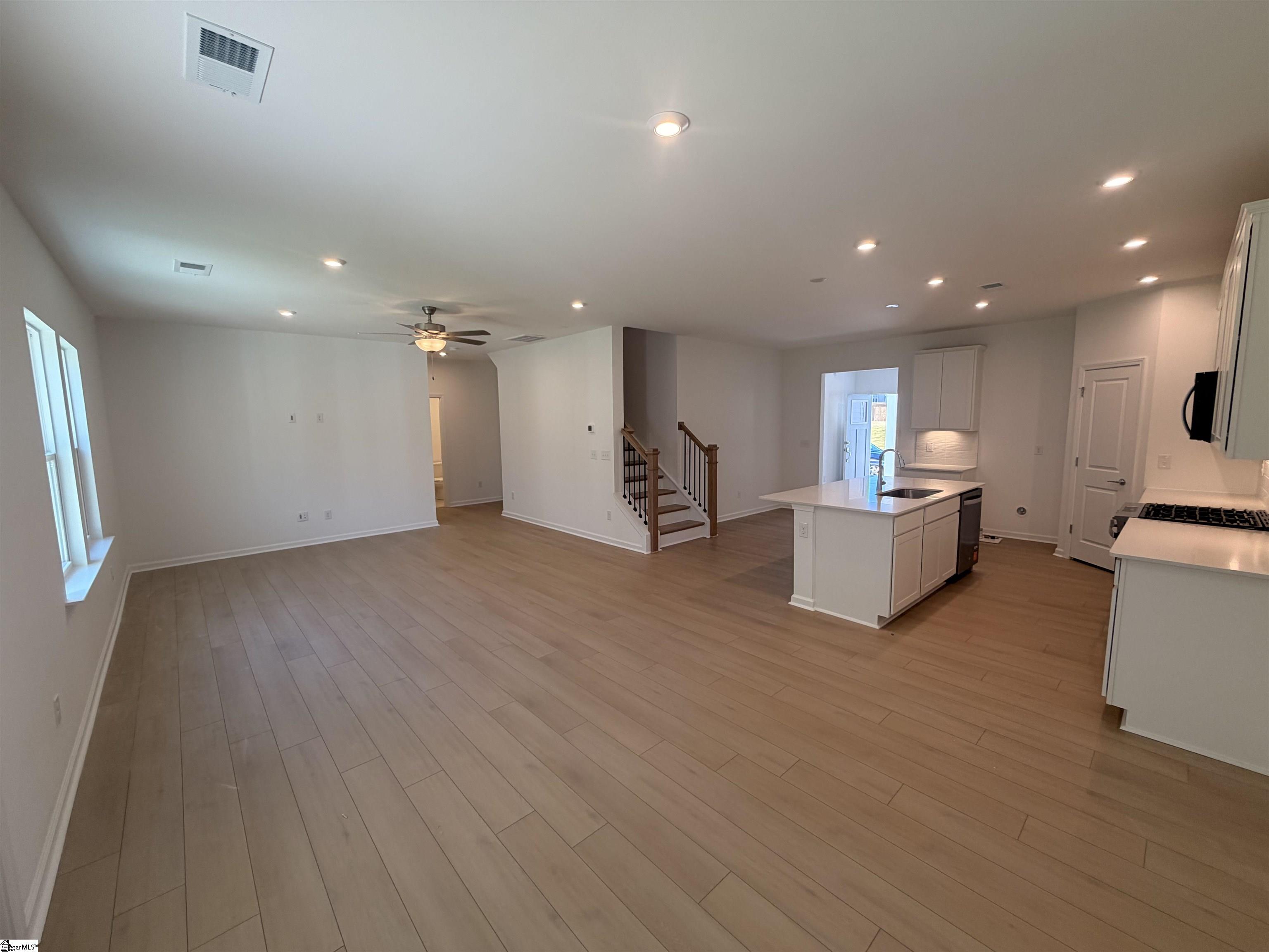 1402 Willow Ridge Way Property Photo 3