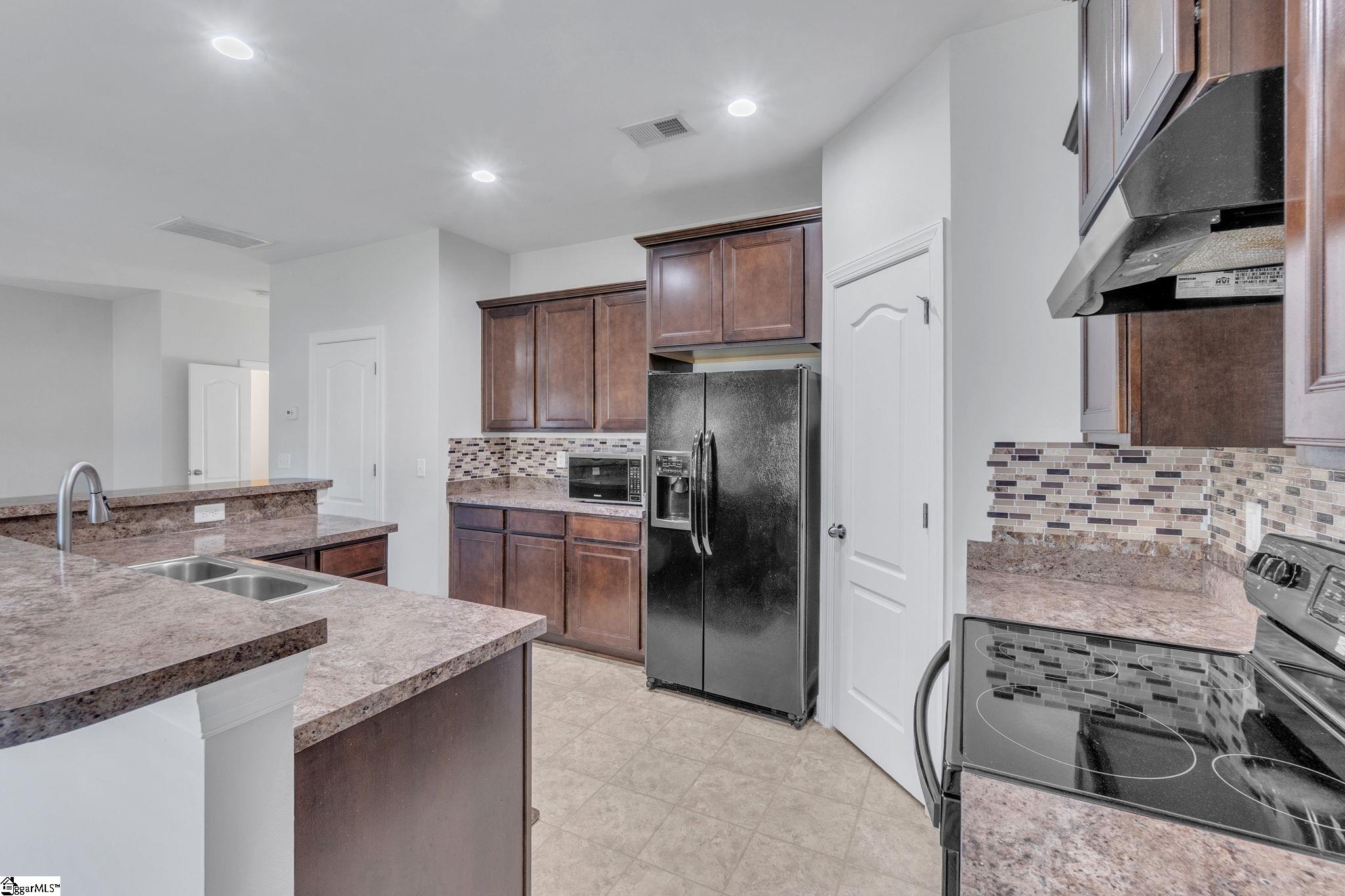 100 Romsey Circle Property Photo 7