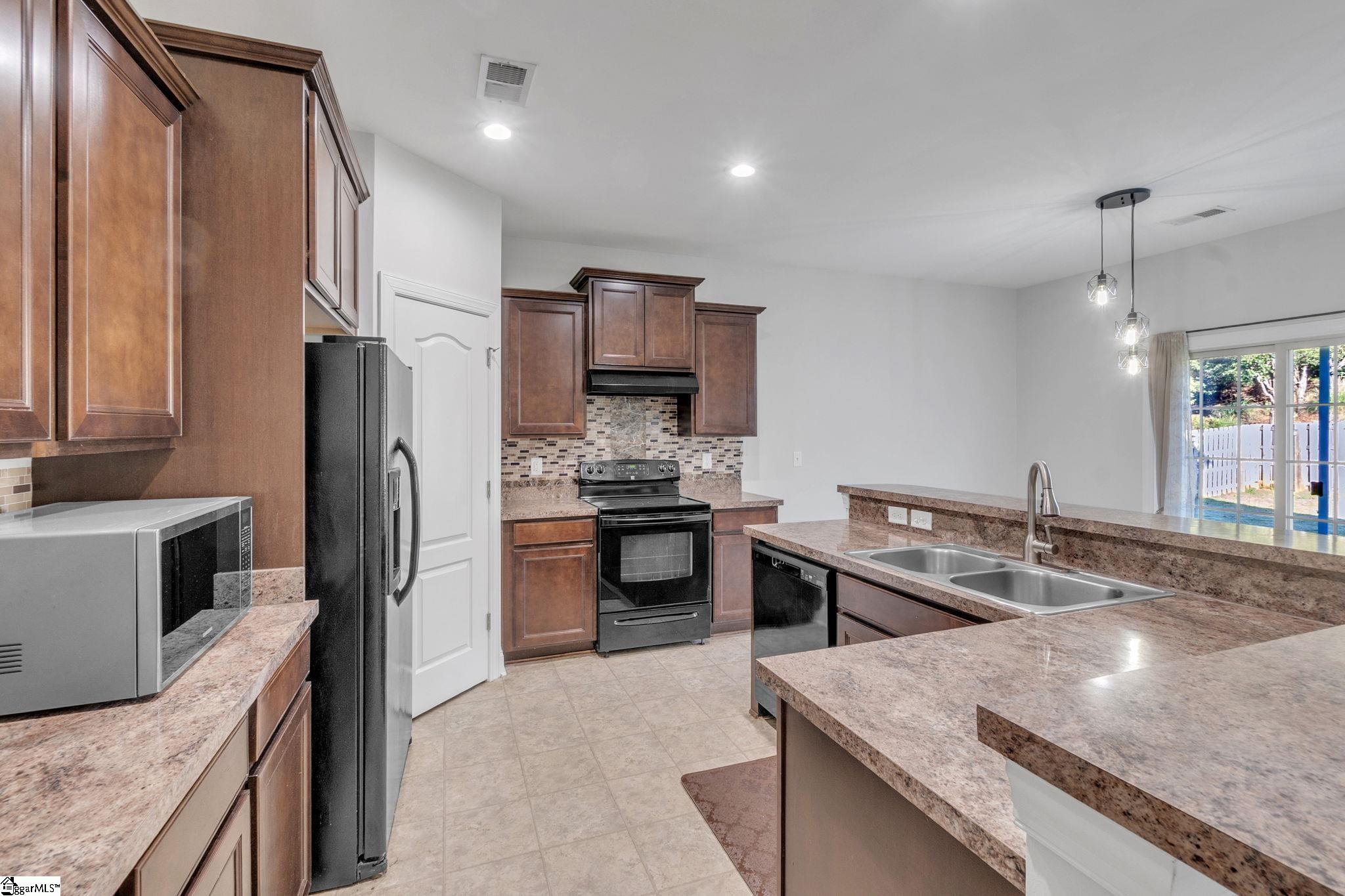 100 Romsey Circle Property Photo 8