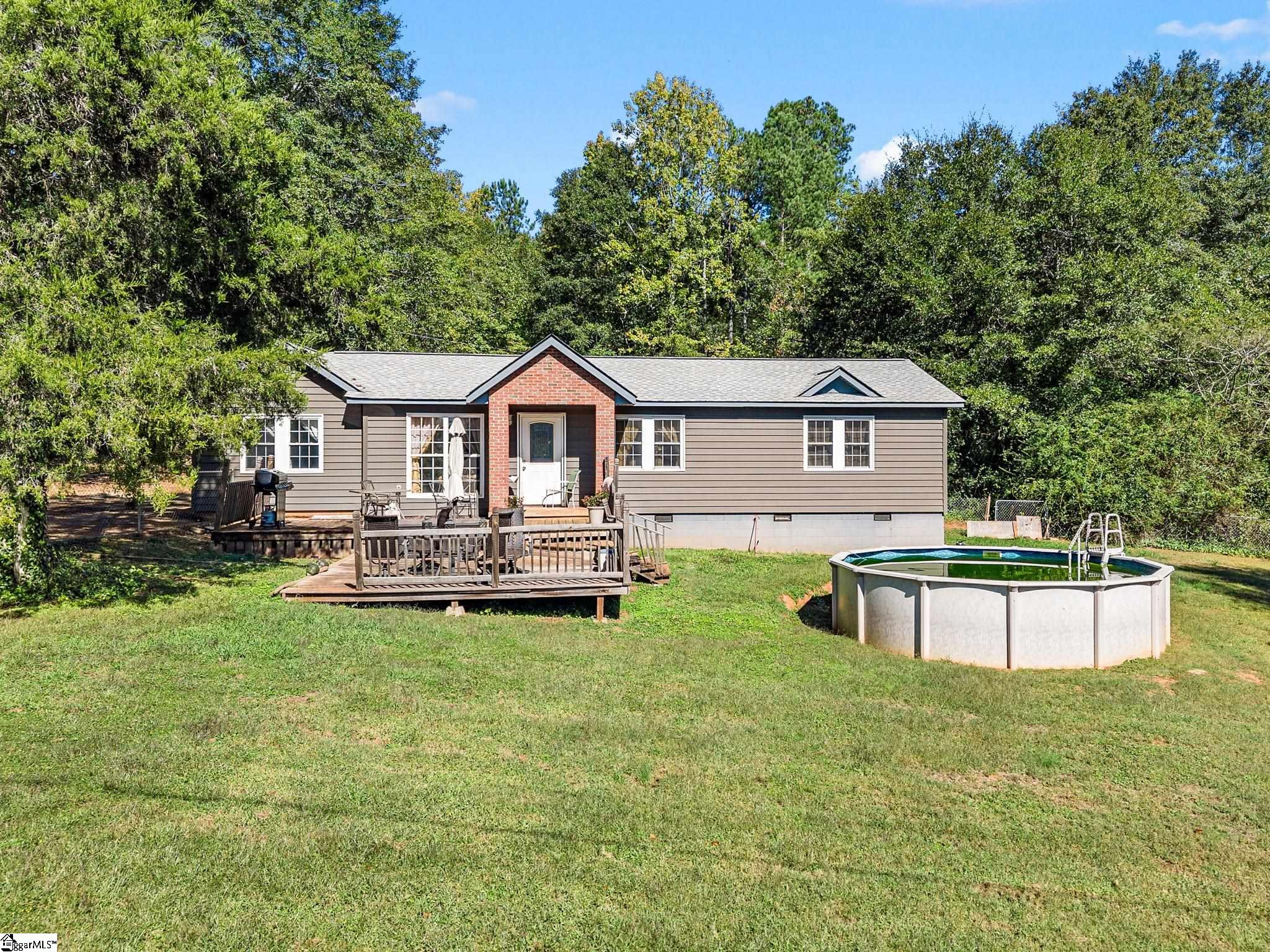 107 Moss Drive Property Photo 3