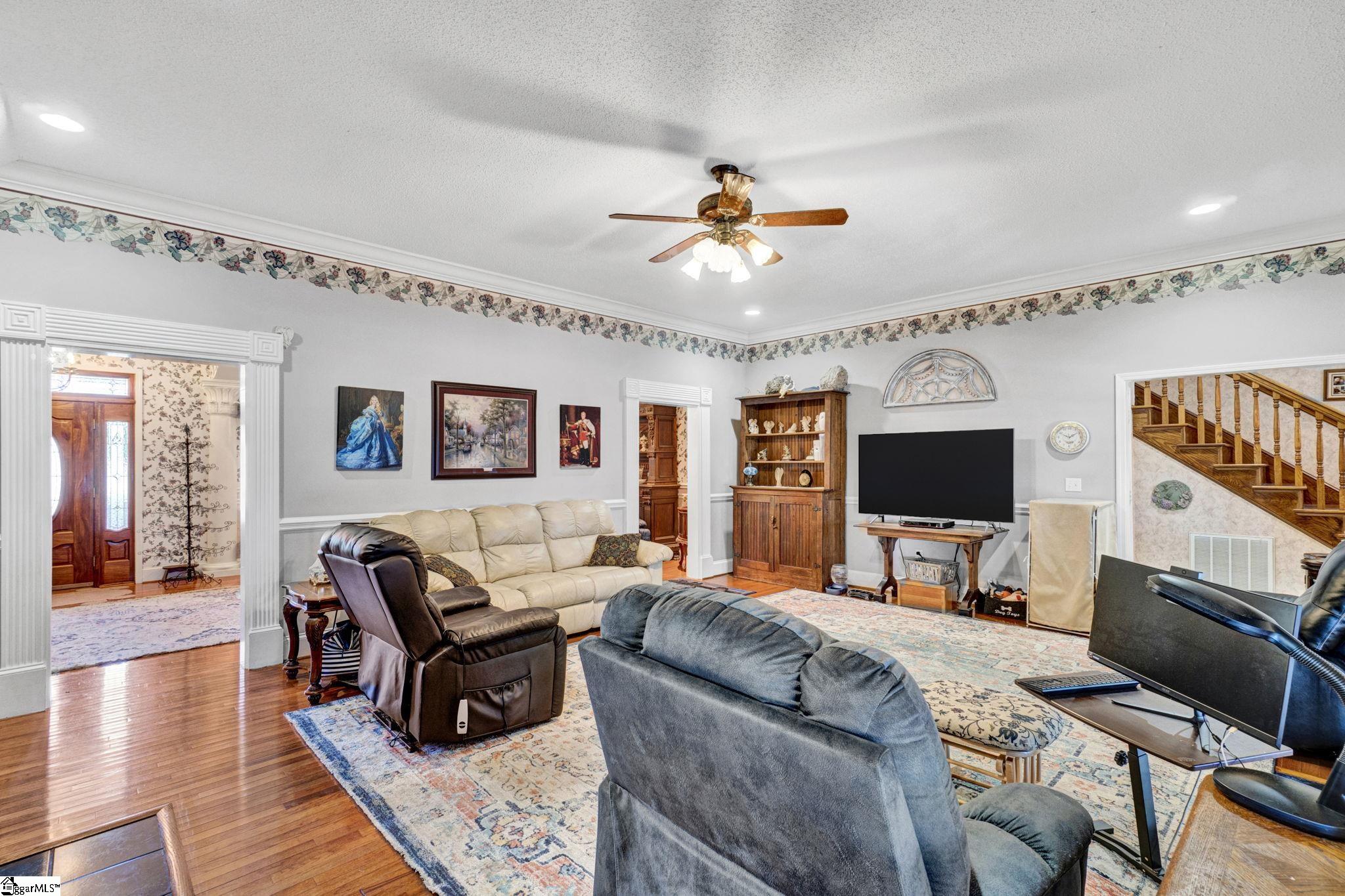 402 Nanaloo Avenue Property Photo 11