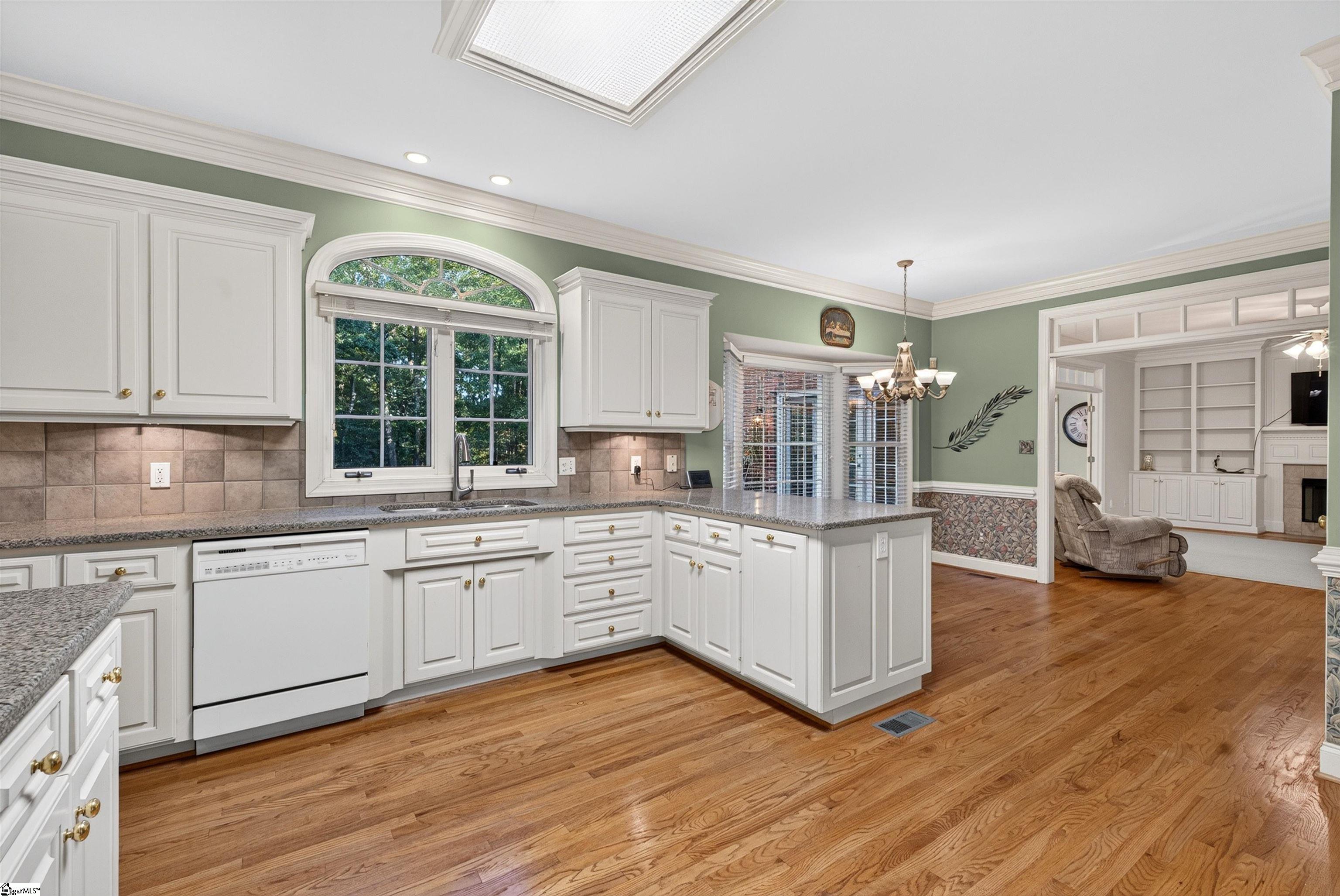 833 Oakcrest Road Property Photo 3