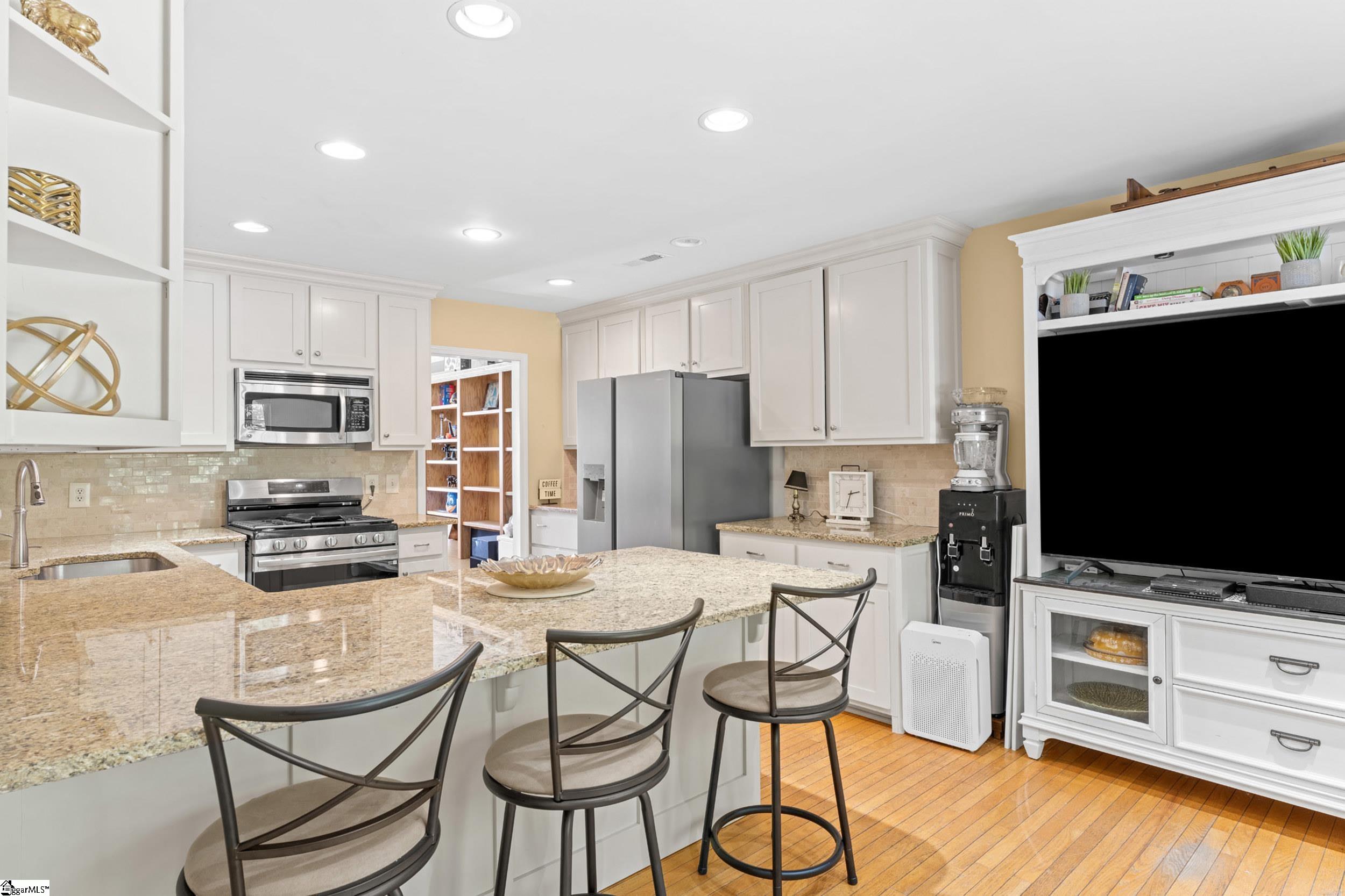 331 Radisson Road Property Photo 2