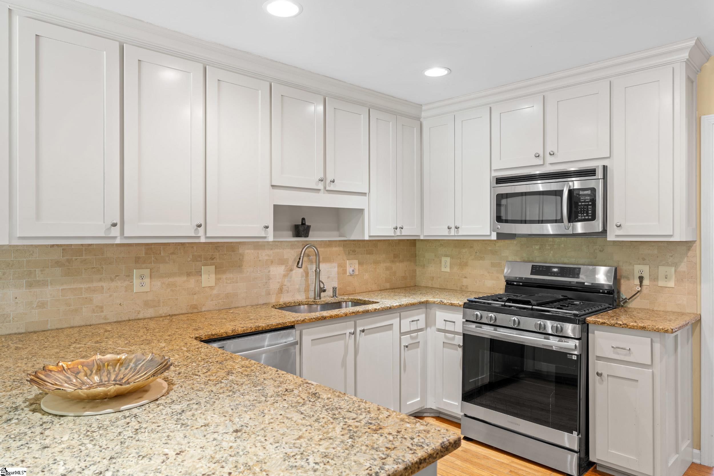 331 Radisson Road Property Photo 4