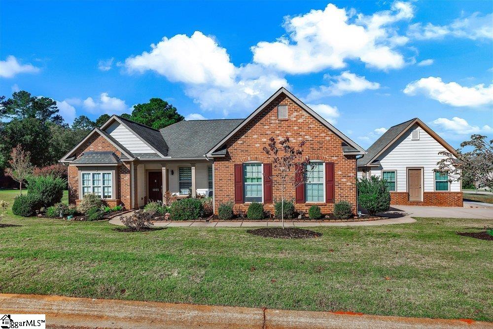 1003 Hillcrest Court Property Photo 1
